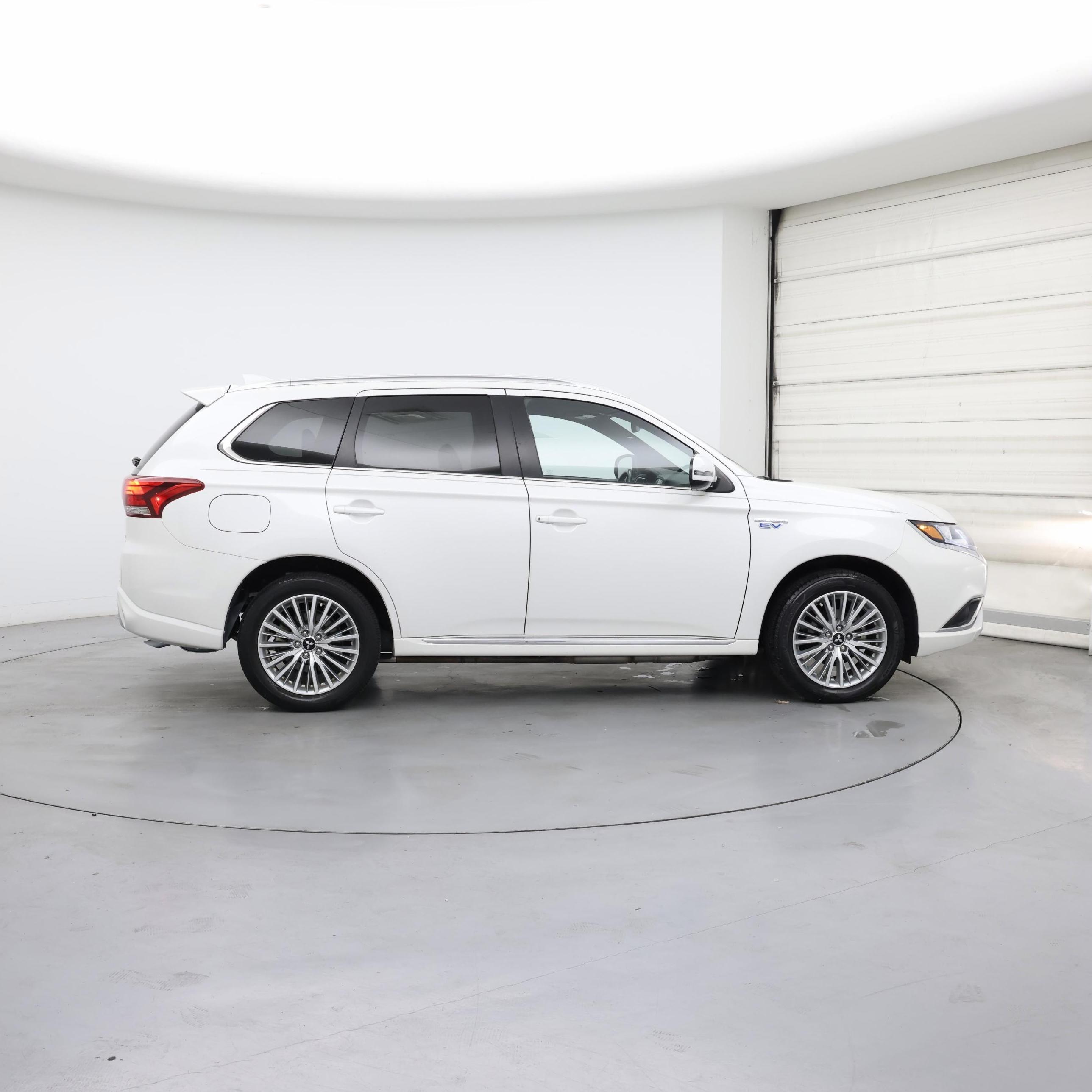 Thumbnail: 2019 Mitsubishi Outlander - 7