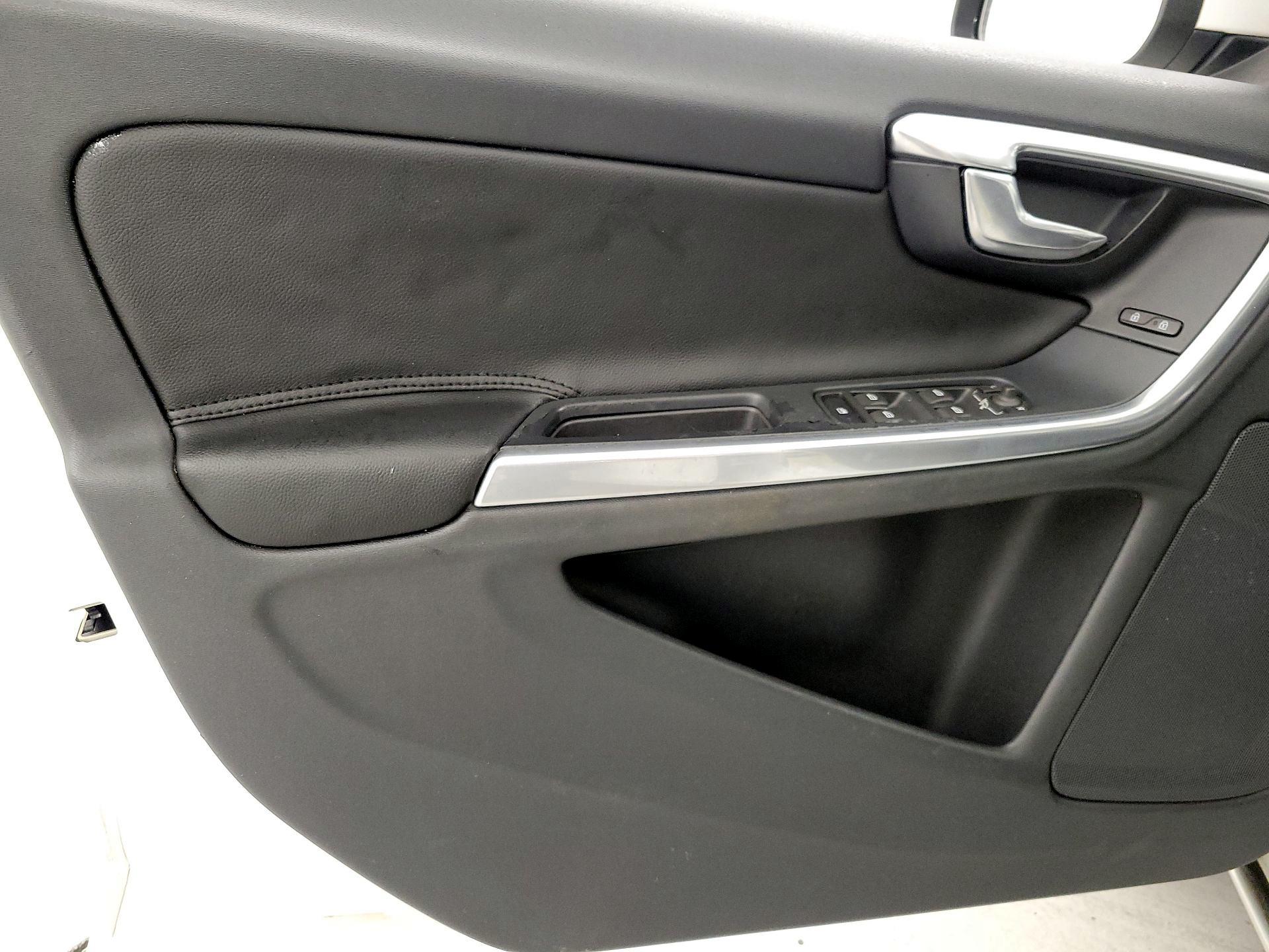 Thumbnail: 2015 Volvo V60 - 12