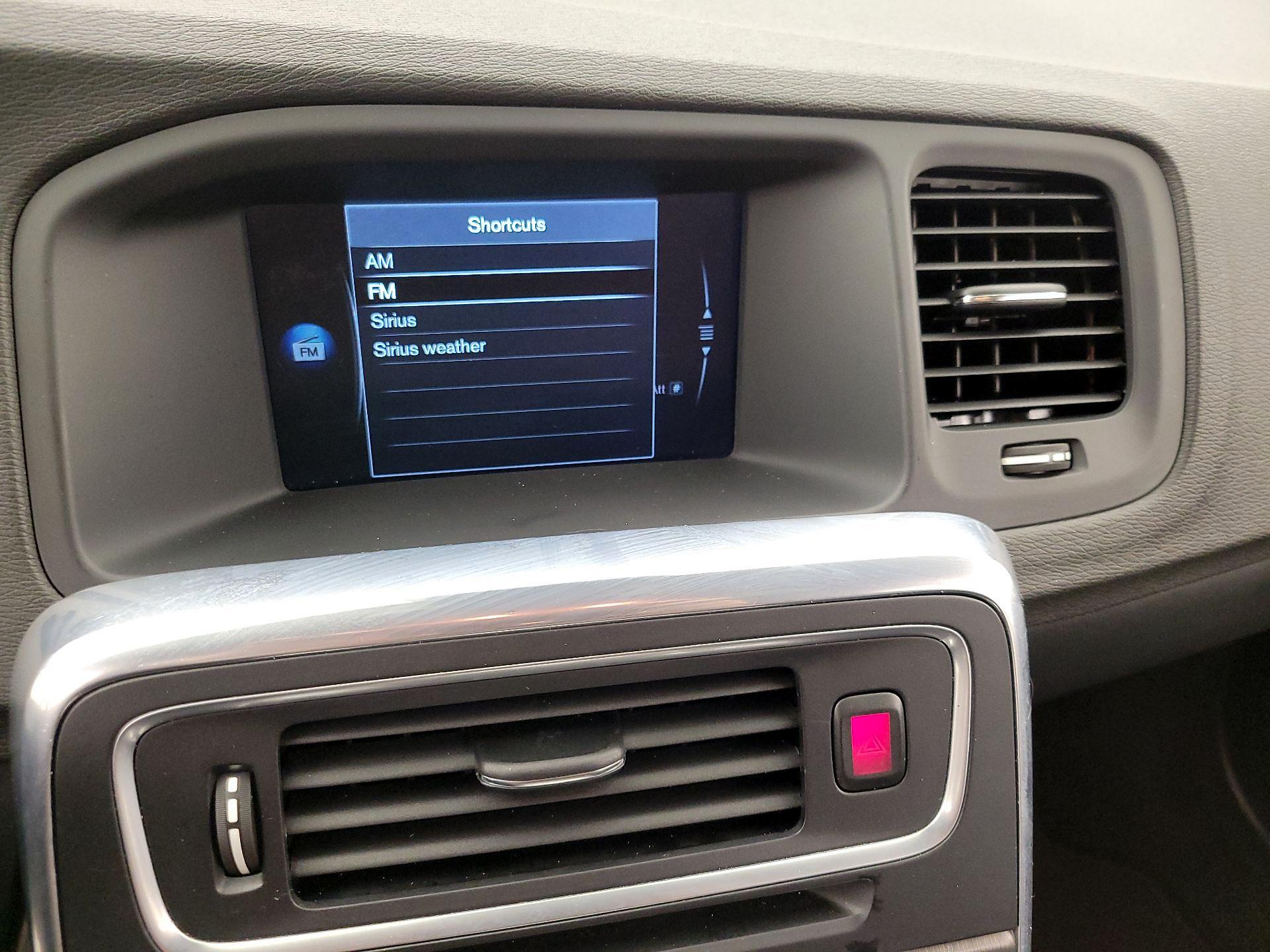 Thumbnail: 2015 Volvo V60 - 16