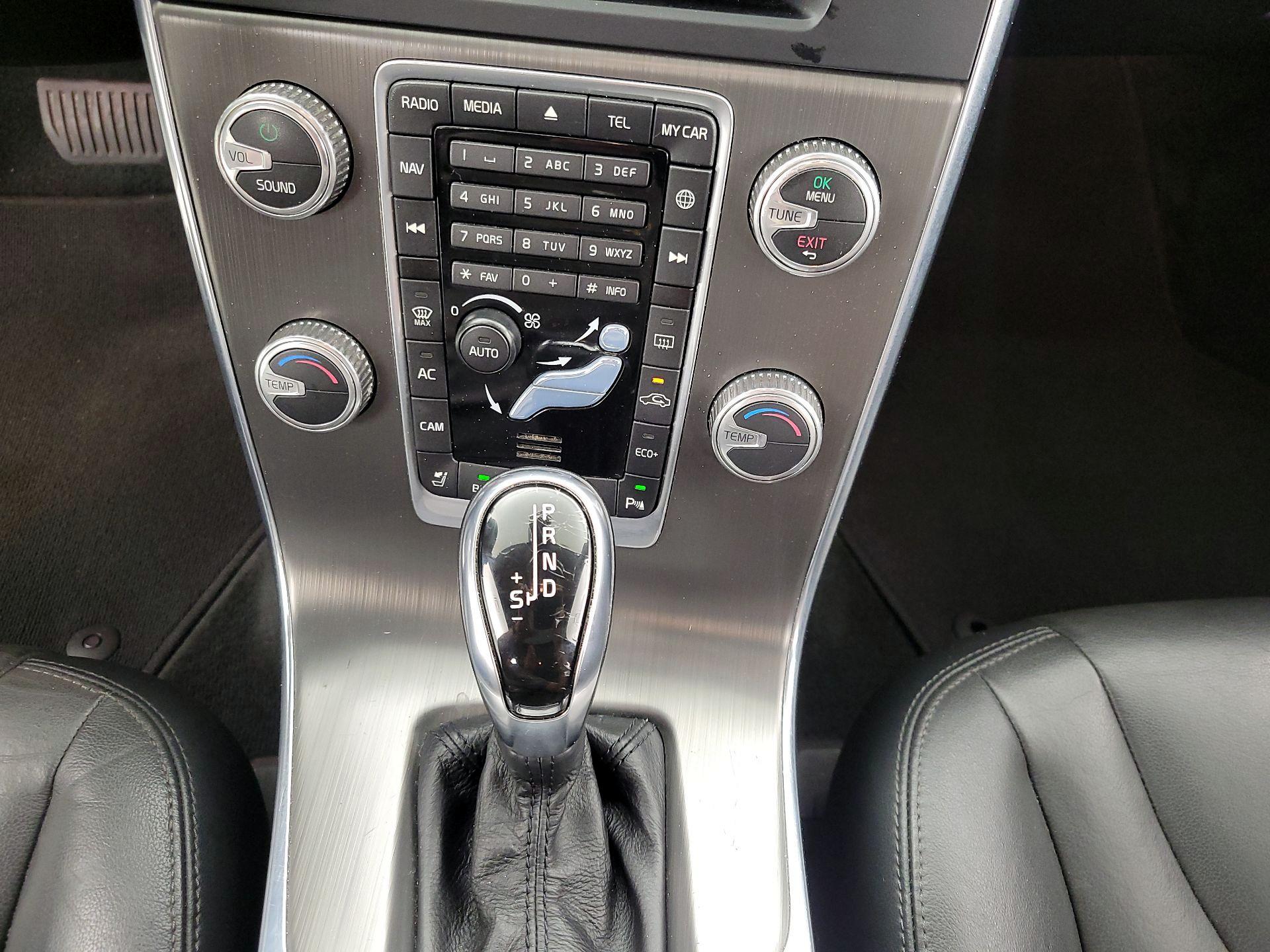 Thumbnail: 2015 Volvo V60 - 18