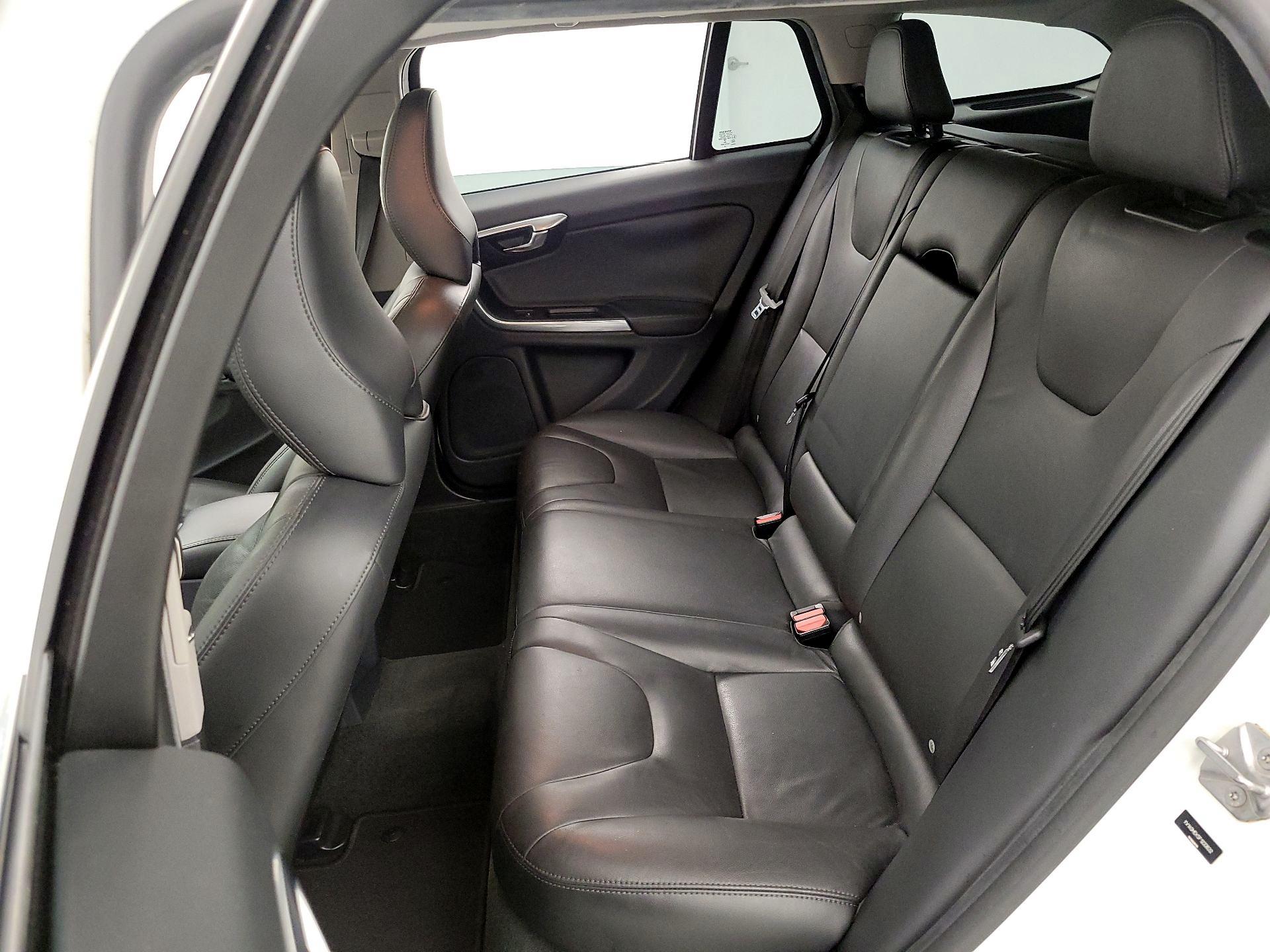 Thumbnail: 2015 Volvo V60 - 20