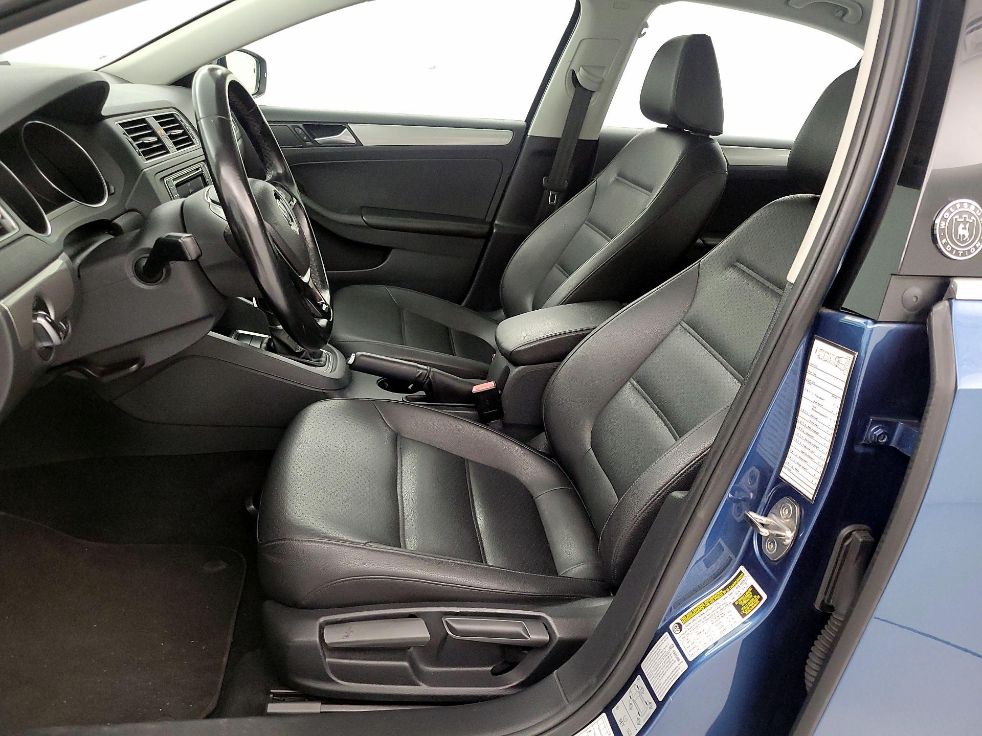 Thumbnail: 2017 Volkswagen Jetta - 9