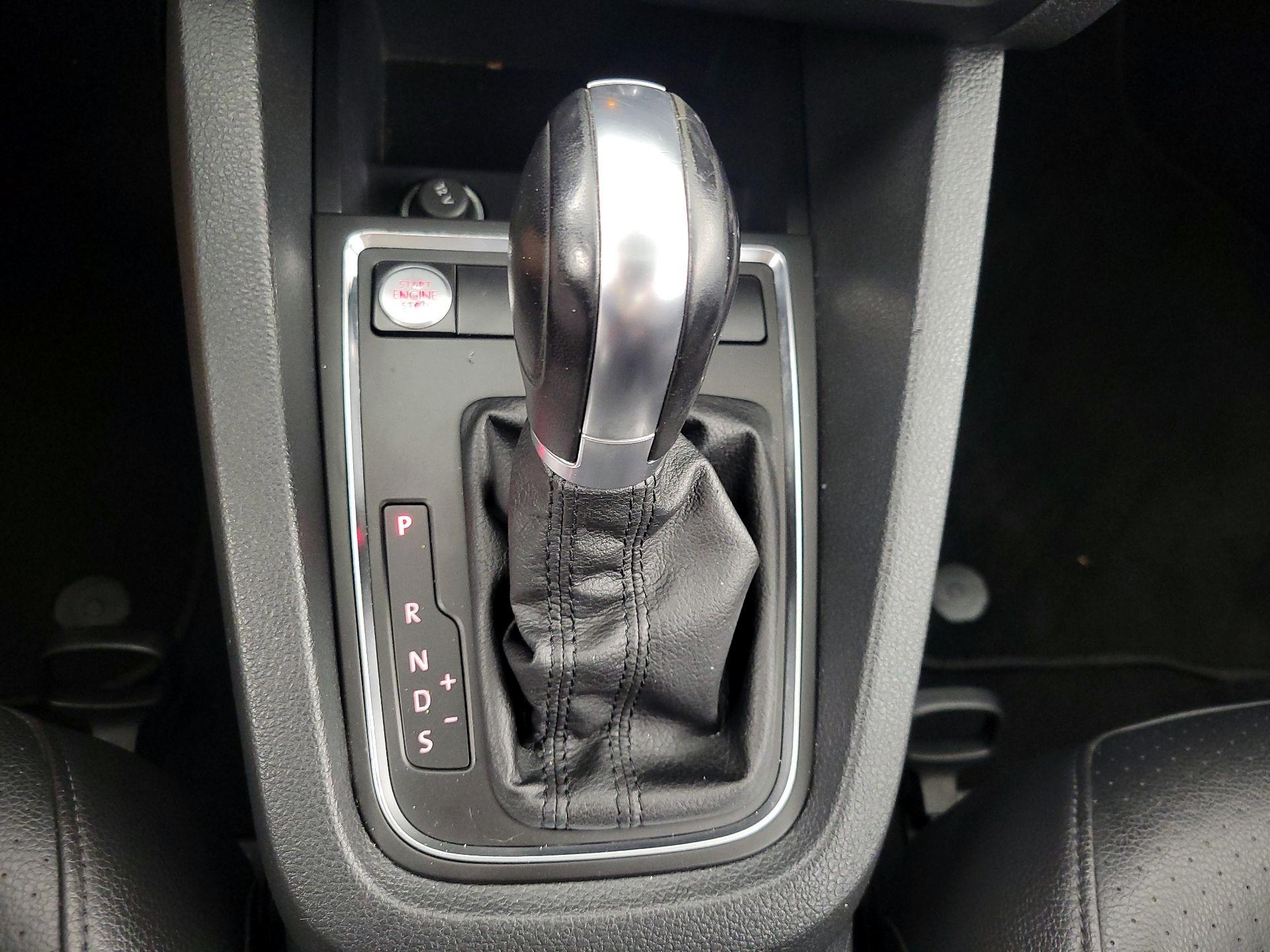 Thumbnail: 2017 Volkswagen Jetta - 15