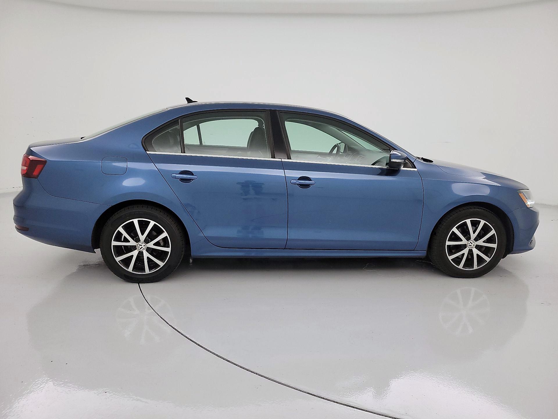 Thumbnail: 2017 Volkswagen Jetta - 4
