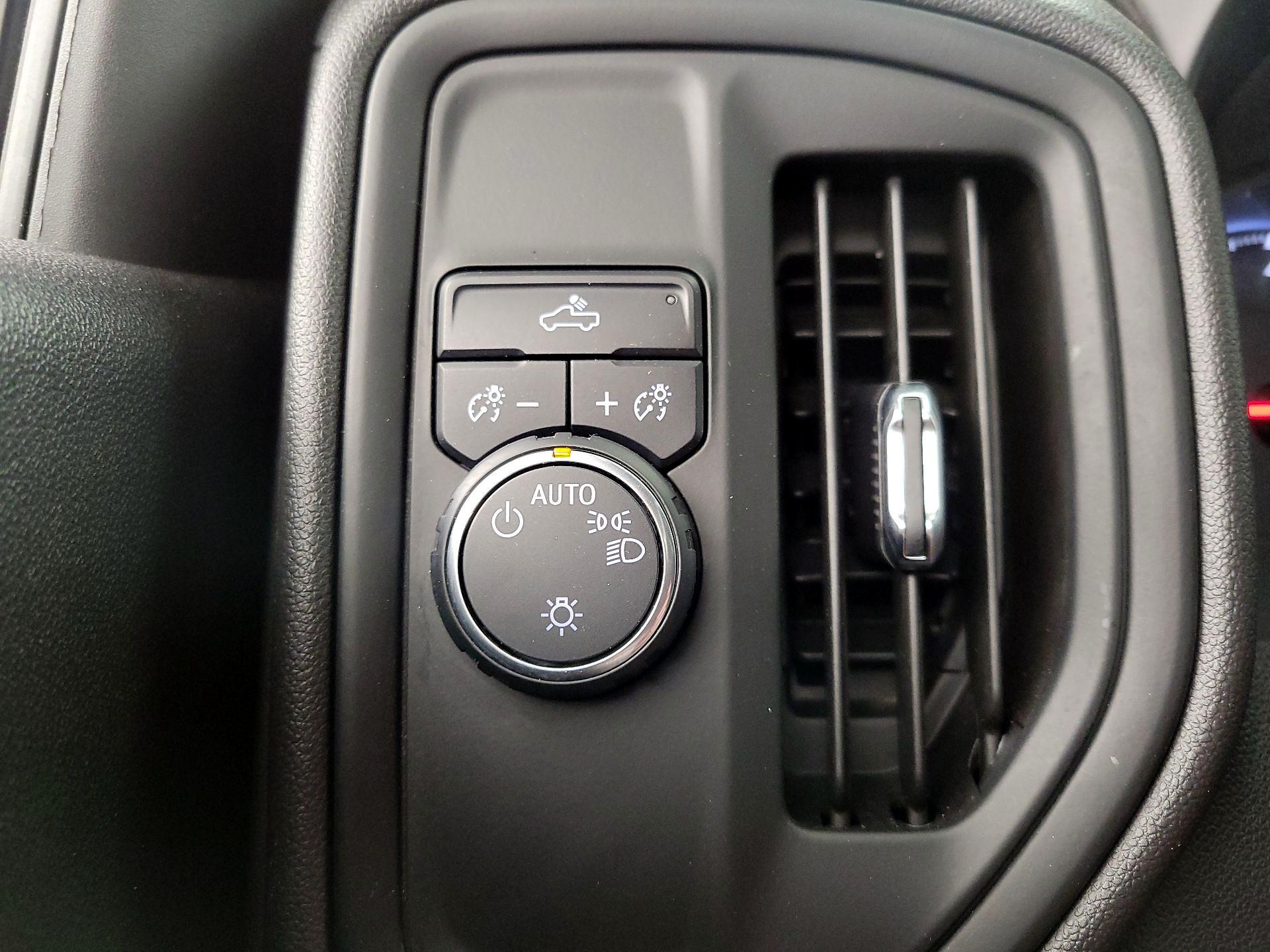 Thumbnail: 2020 Chevrolet Silverado 1500 - 13