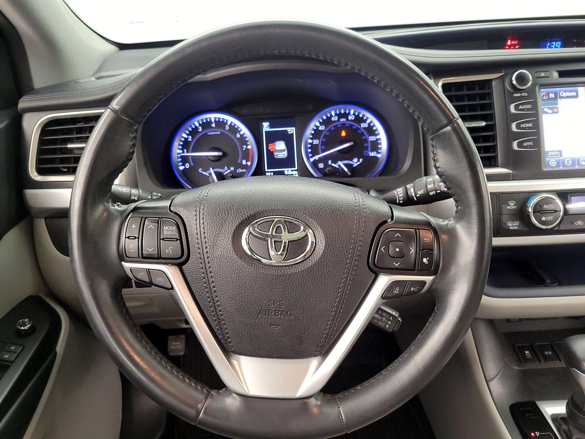 Thumbnail: 2019 Toyota Highlander - 10