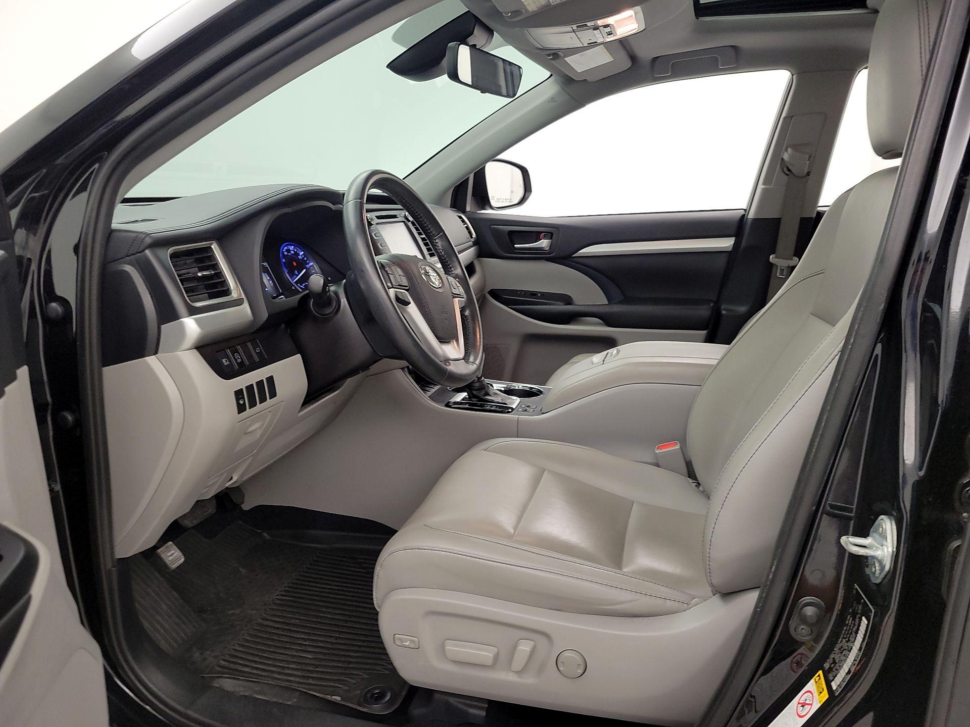 Thumbnail: 2019 Toyota Highlander - 11