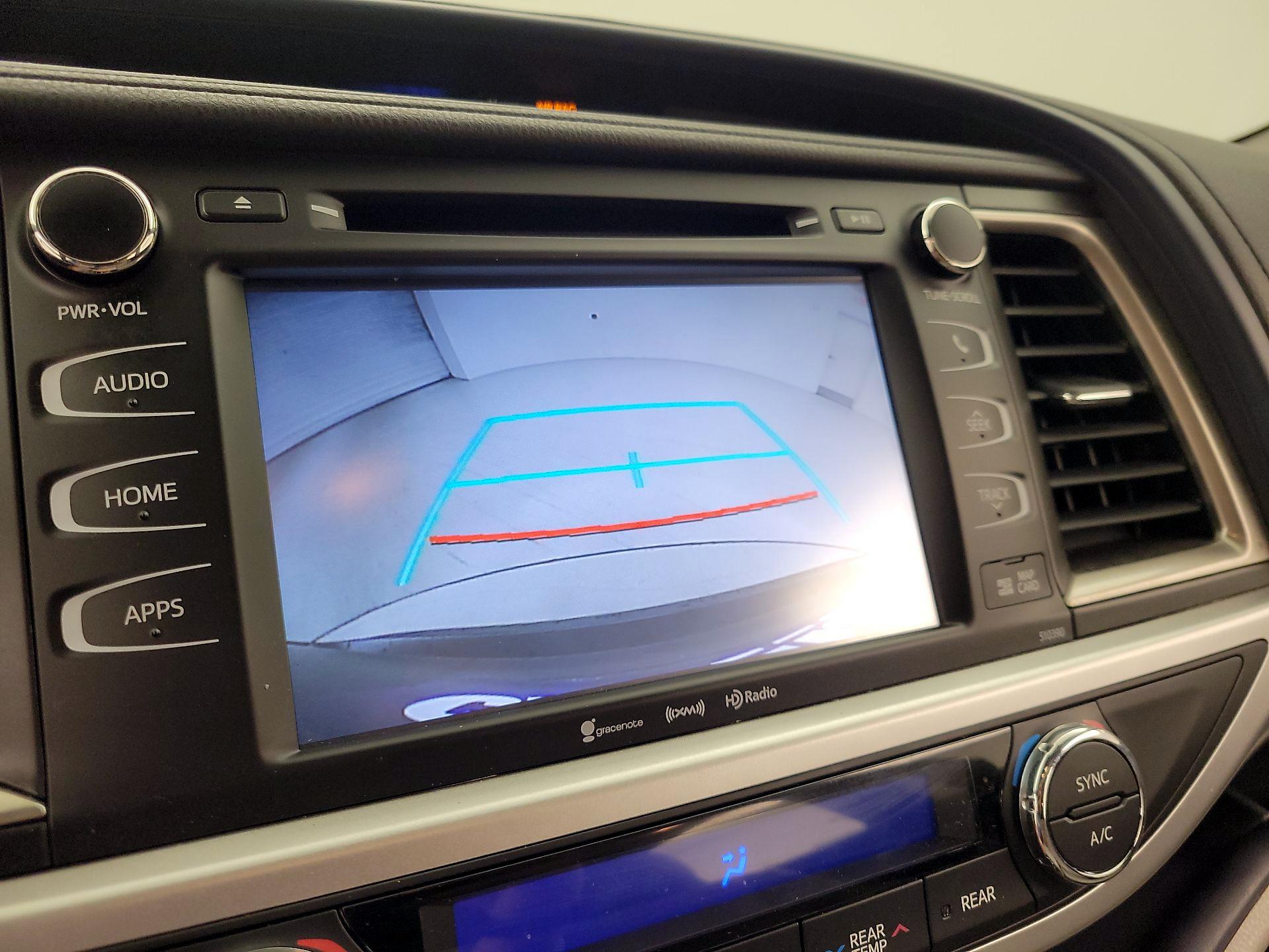 Thumbnail: 2019 Toyota Highlander - 15