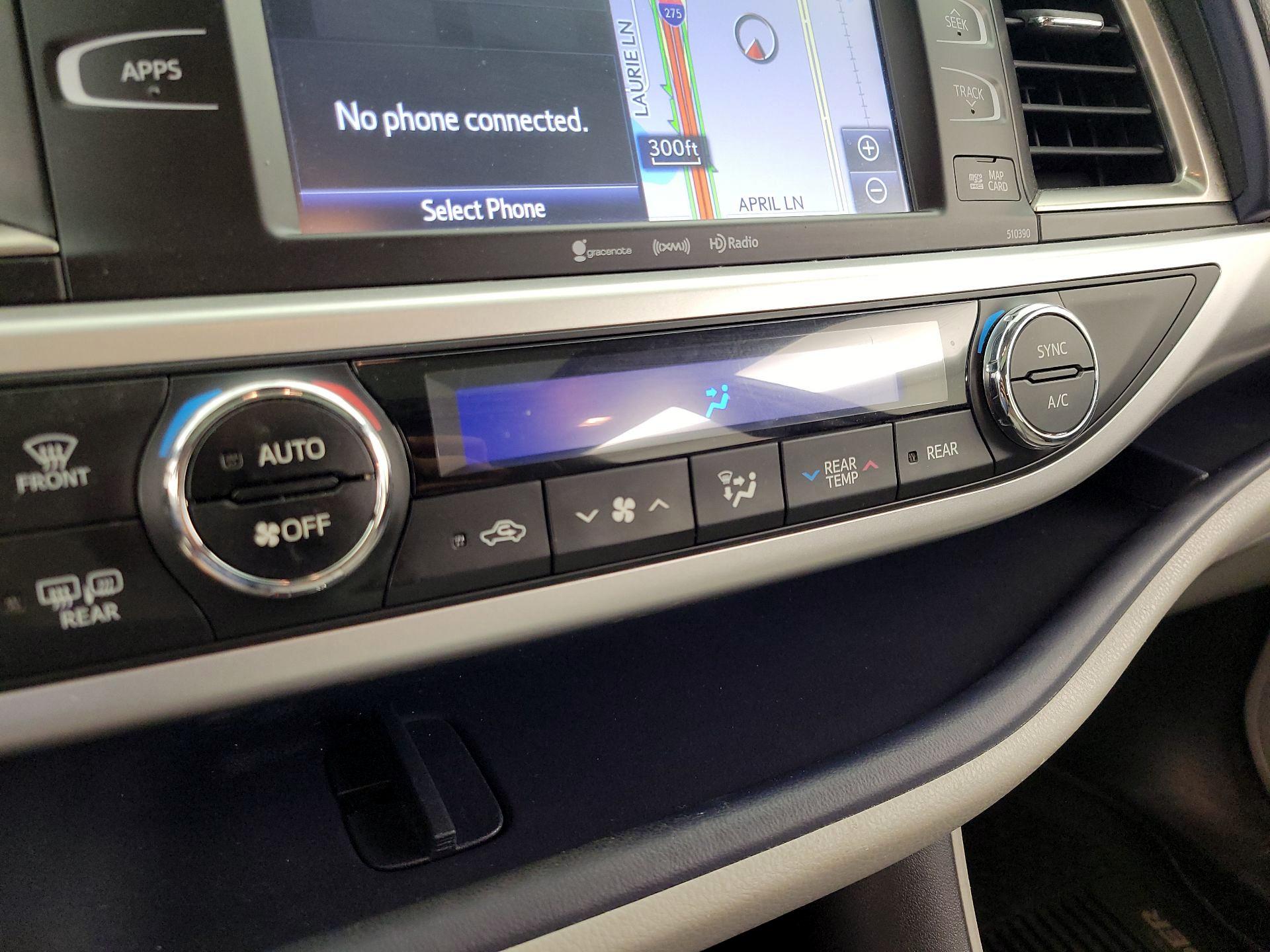 Thumbnail: 2019 Toyota Highlander - 17