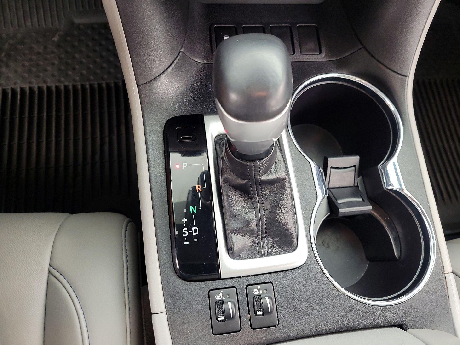 Thumbnail: 2019 Toyota Highlander - 18