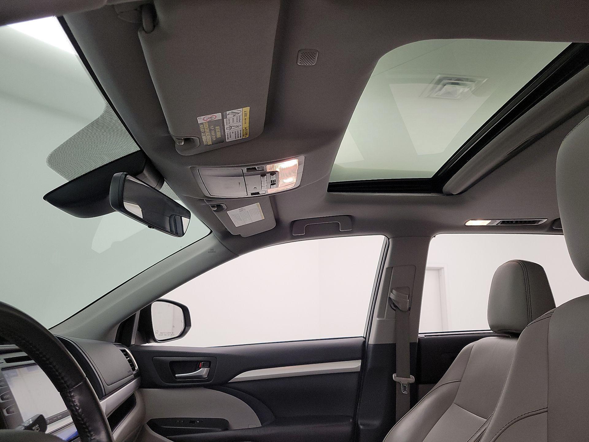 Thumbnail: 2019 Toyota Highlander - 20