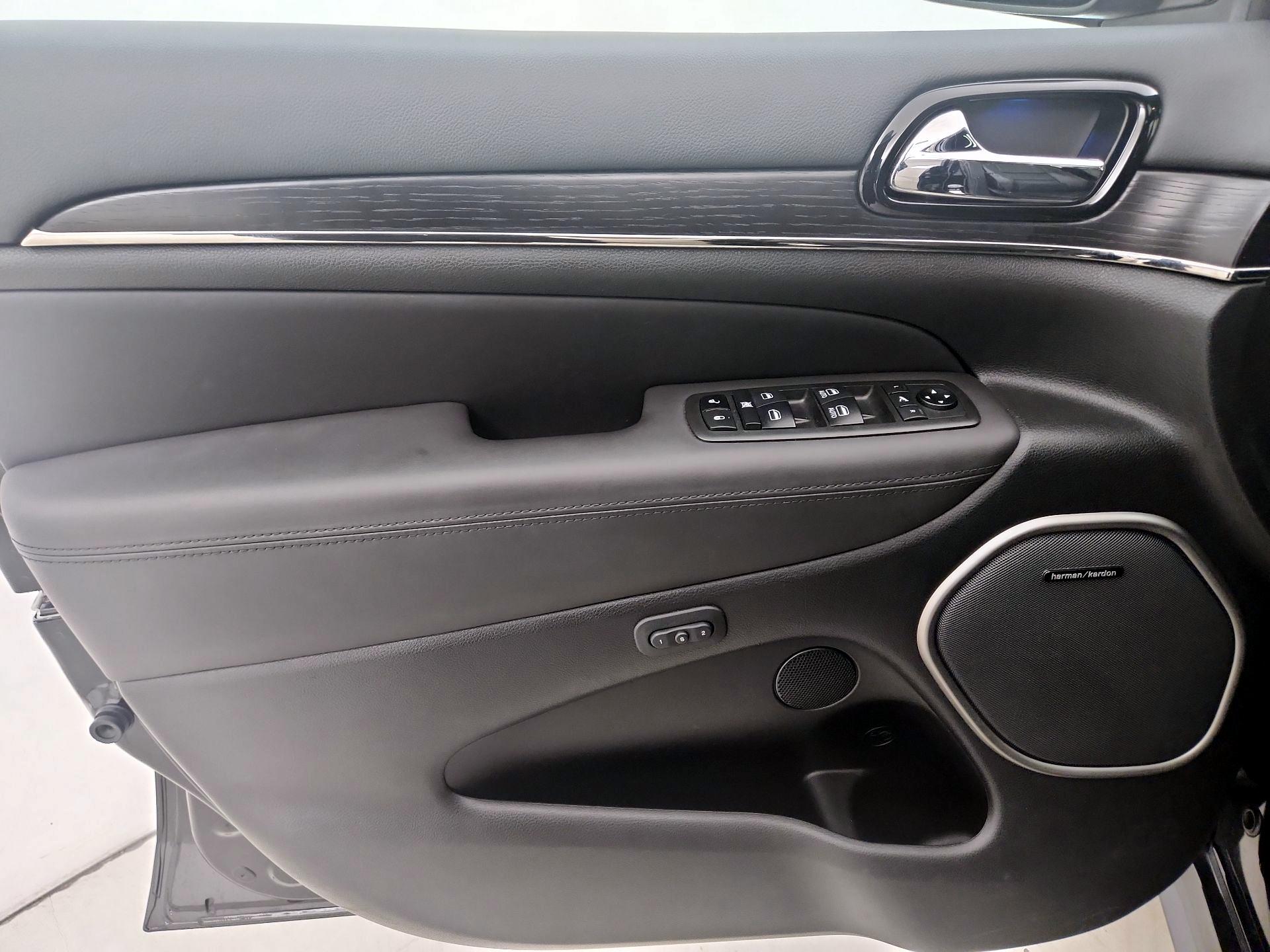 Thumbnail: 2021 Jeep Grand Cherokee - 12