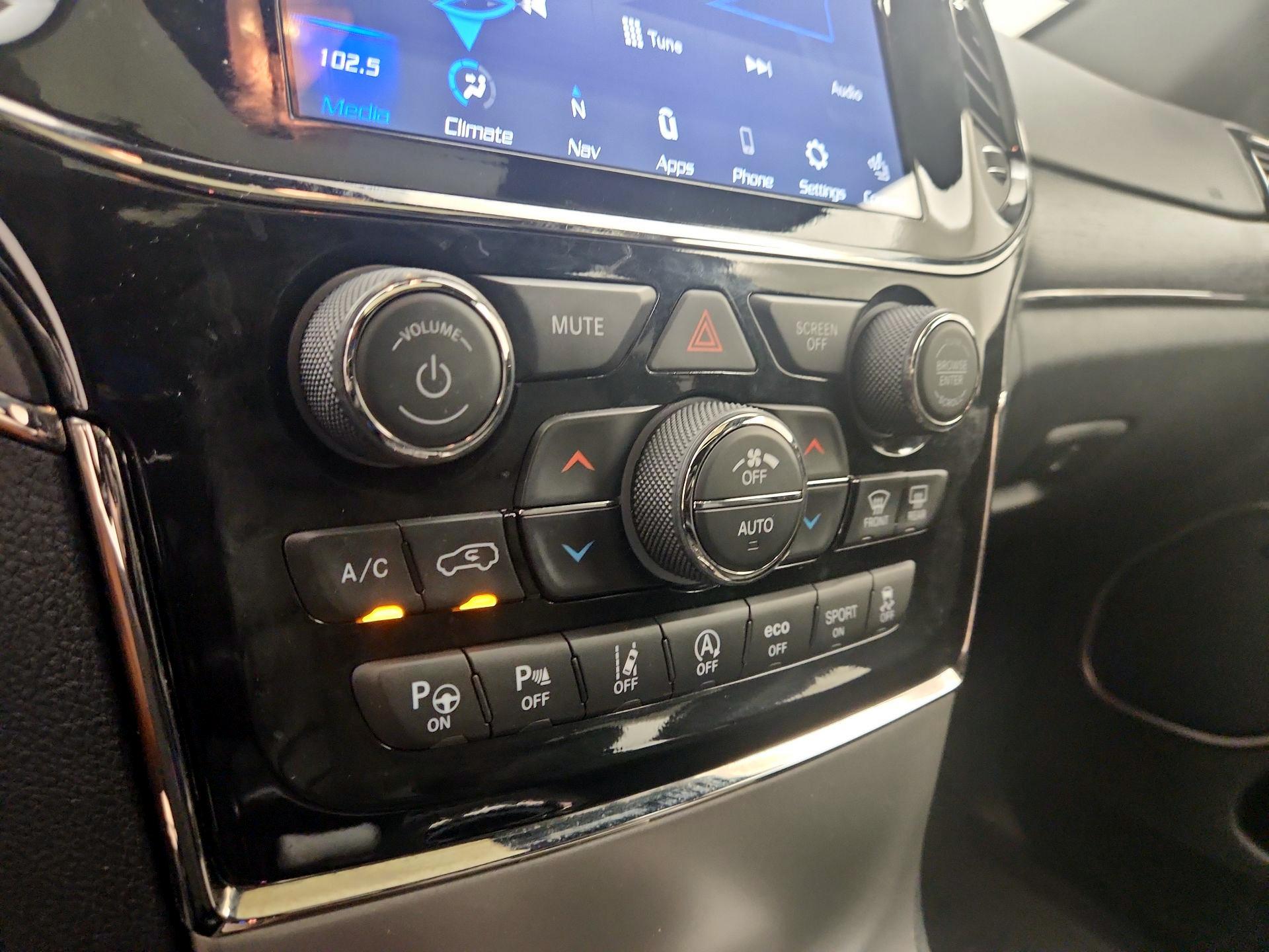 Thumbnail: 2021 Jeep Grand Cherokee - 17