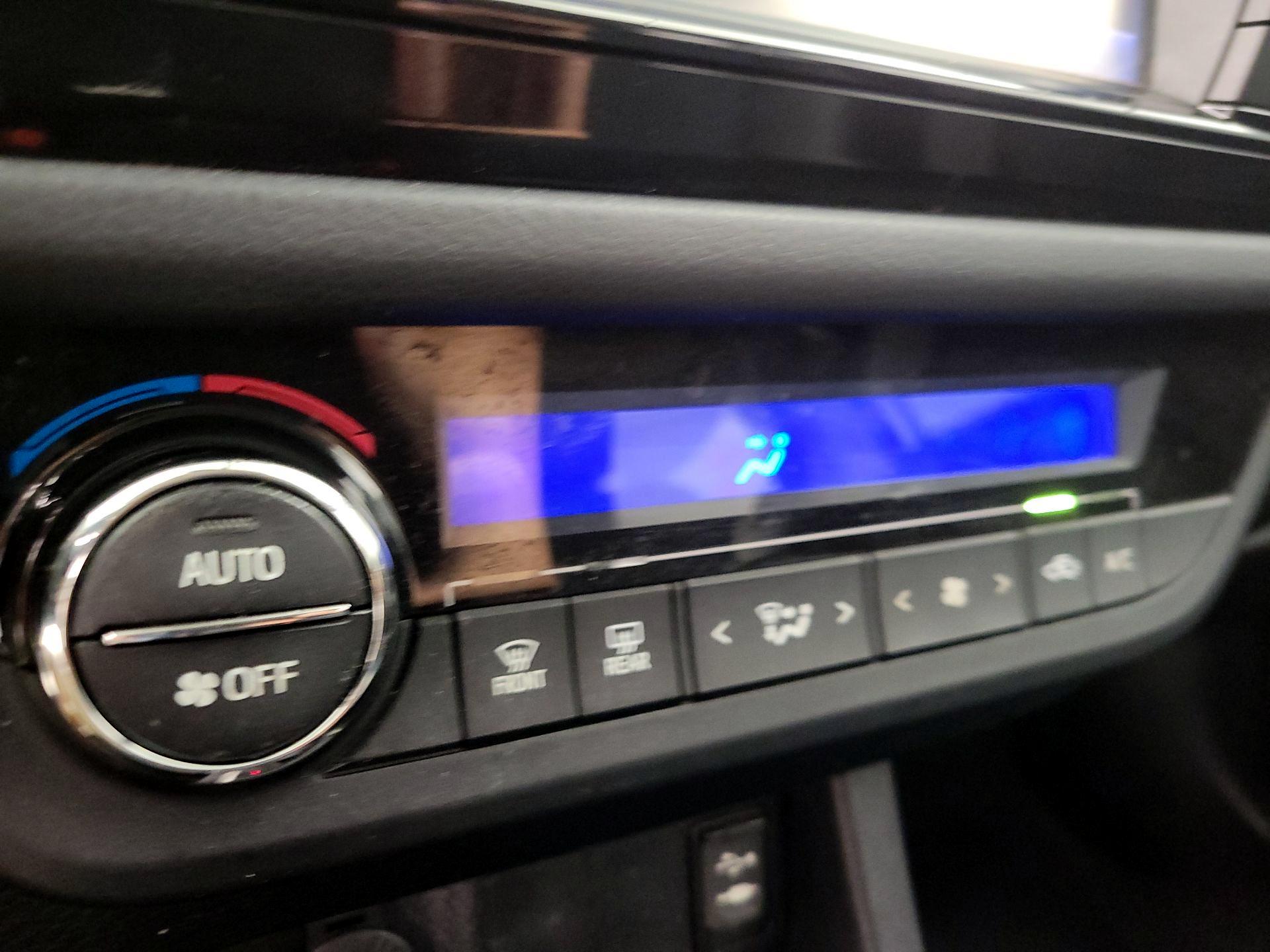 Thumbnail: 2015 Toyota Corolla - 16