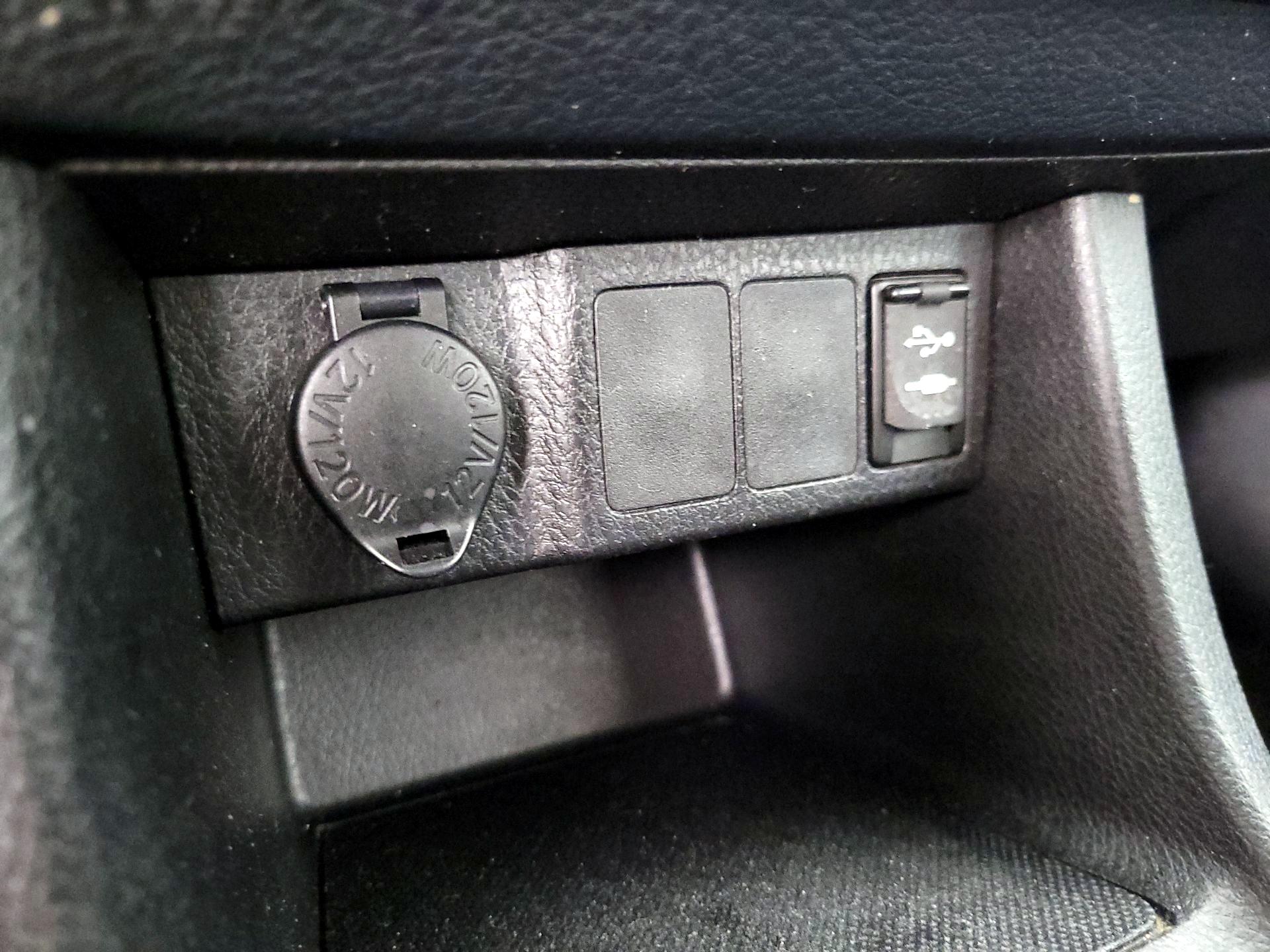 Thumbnail: 2015 Toyota Corolla - 18