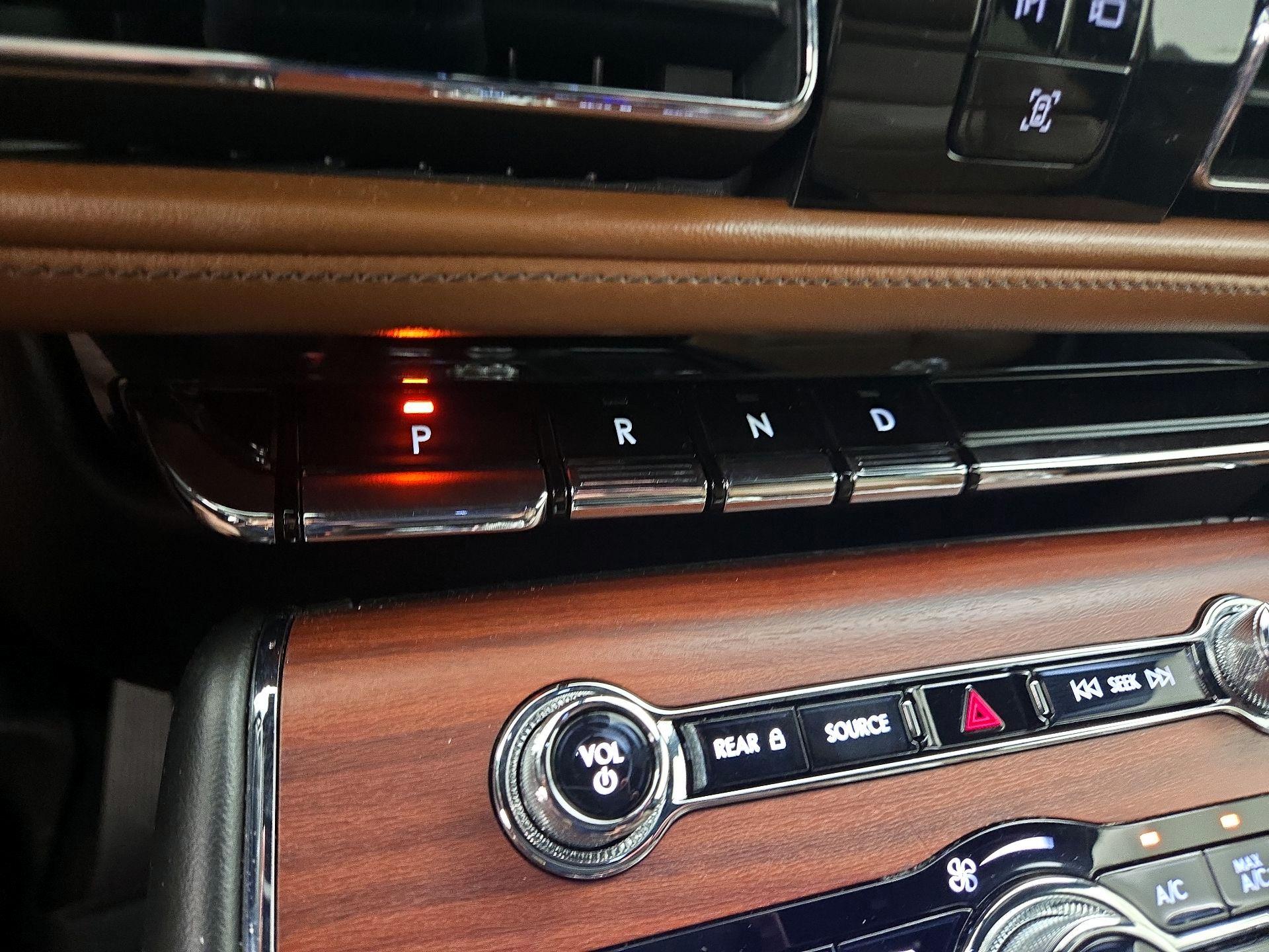 Thumbnail: 2020 Lincoln Aviator - 18