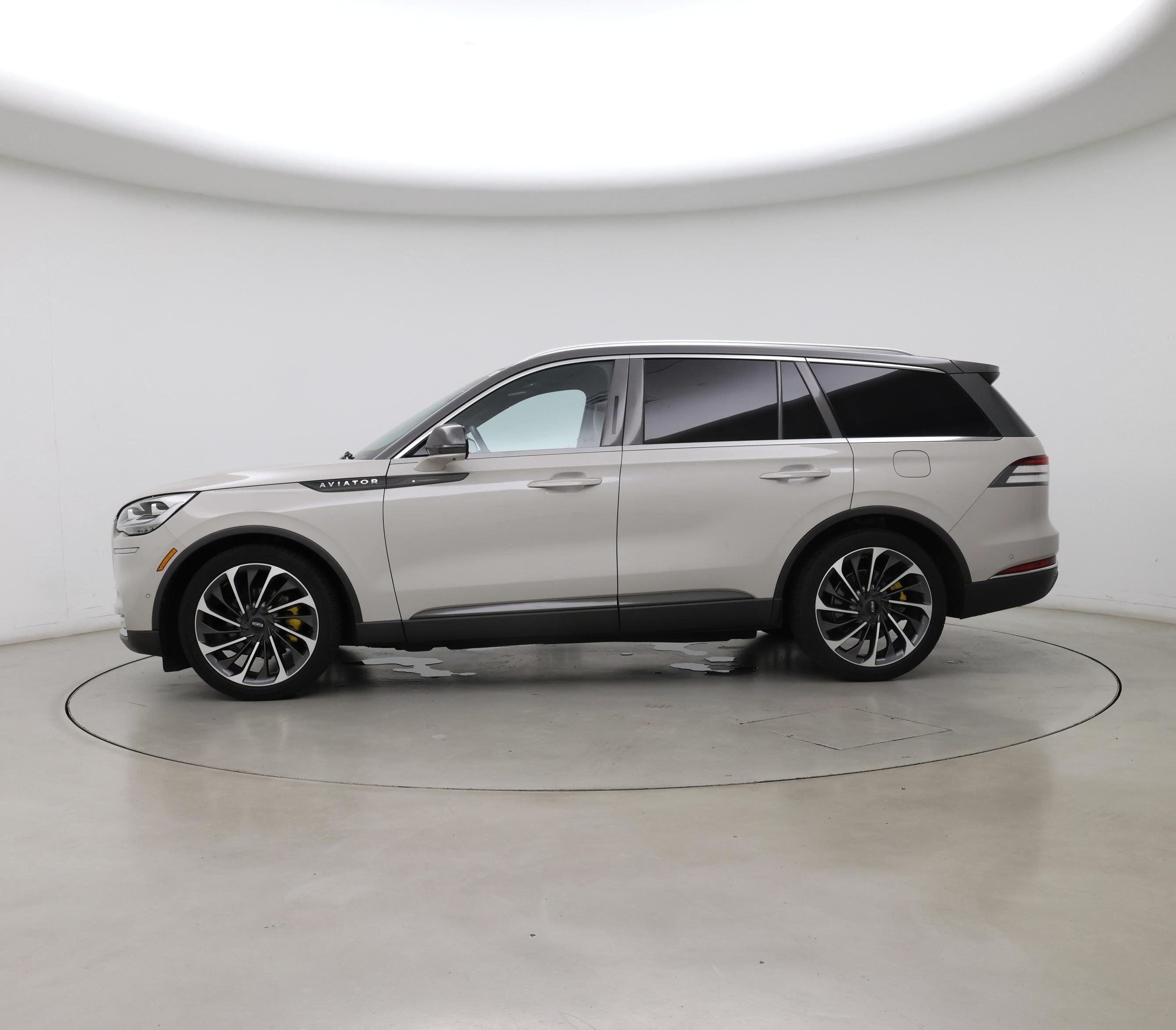 Thumbnail: 2020 Lincoln Aviator - 3