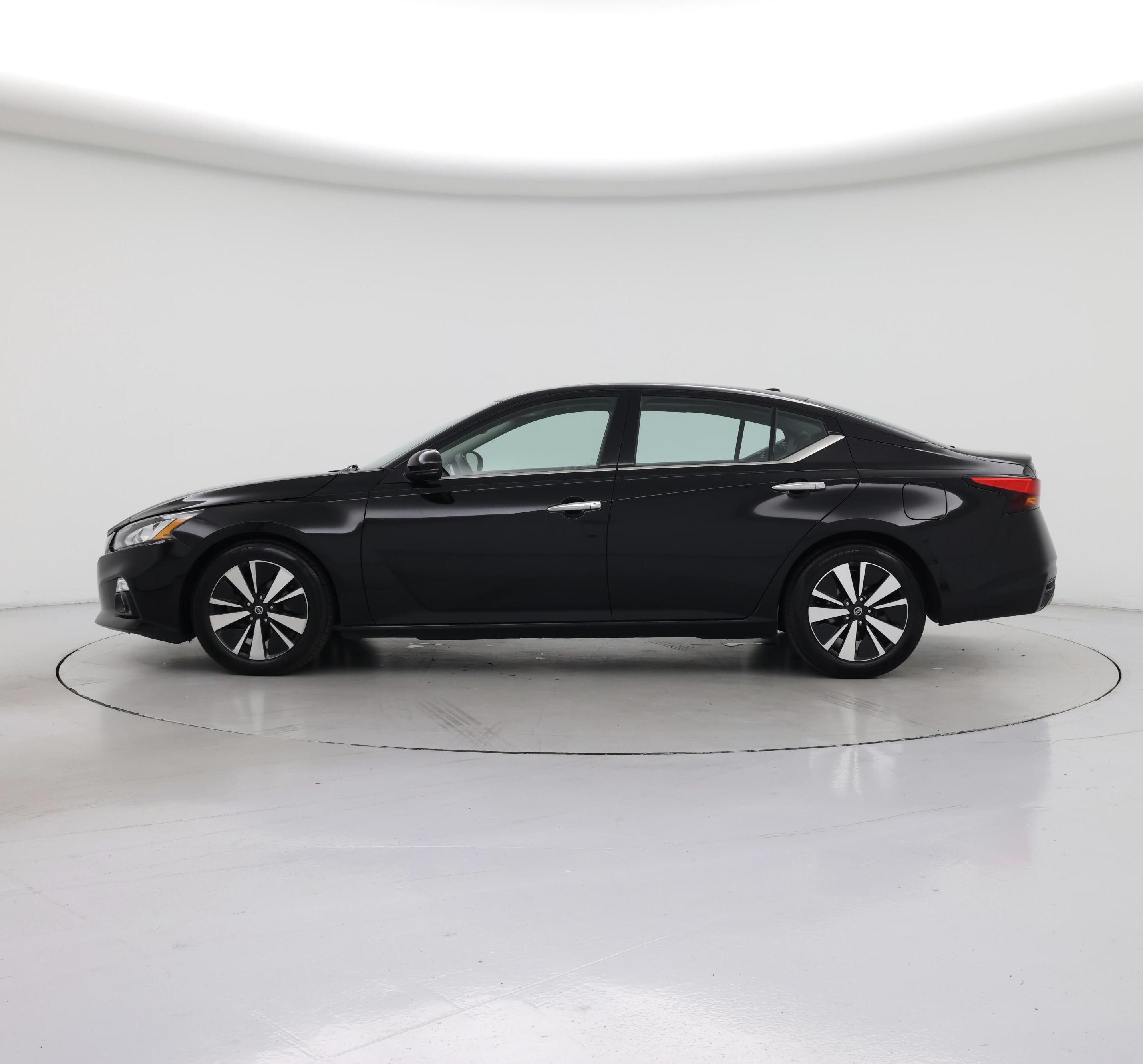 Thumbnail: 2020 Nissan Altima - 3