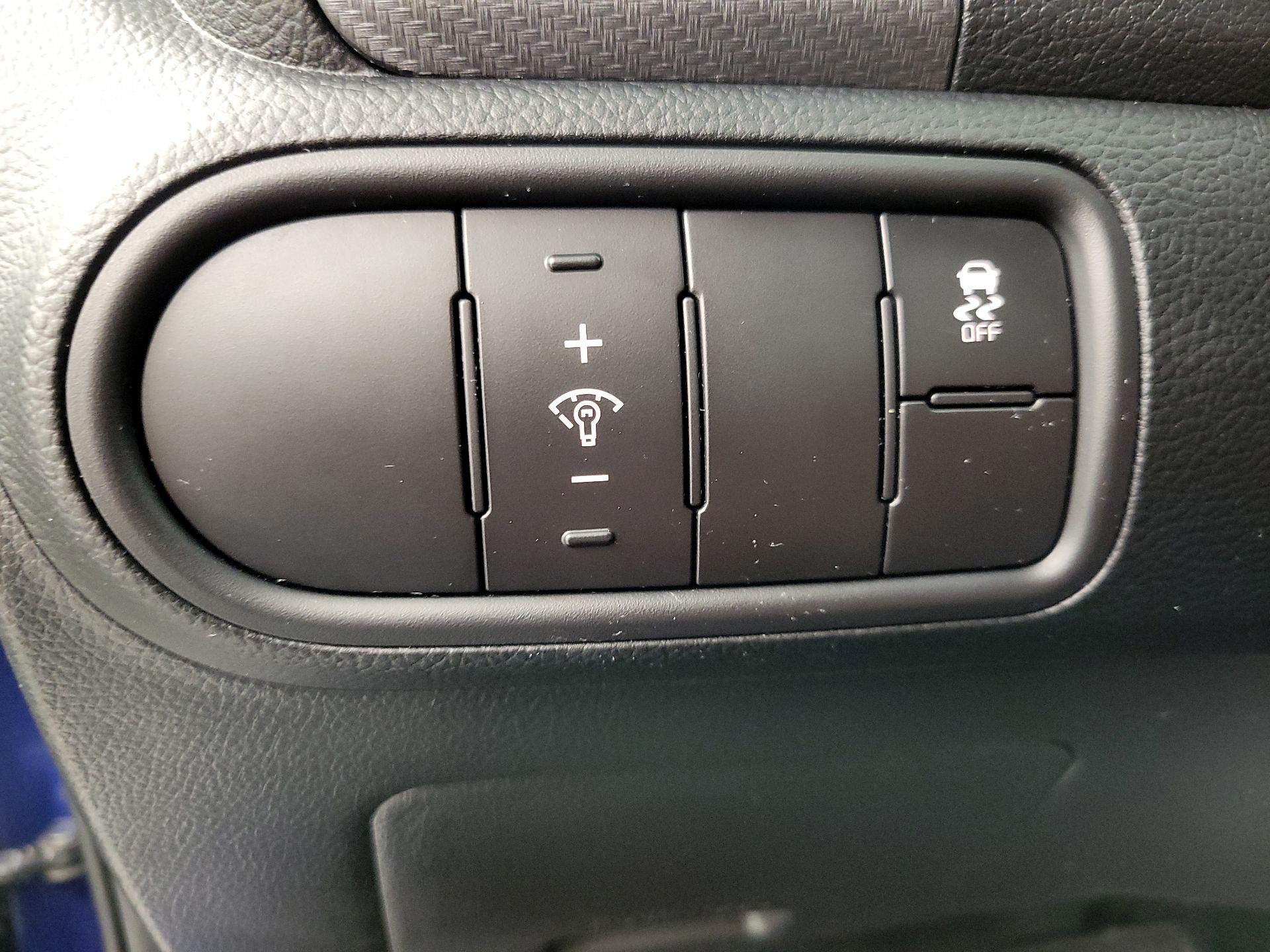 Thumbnail: 2018 Kia Forte - 13
