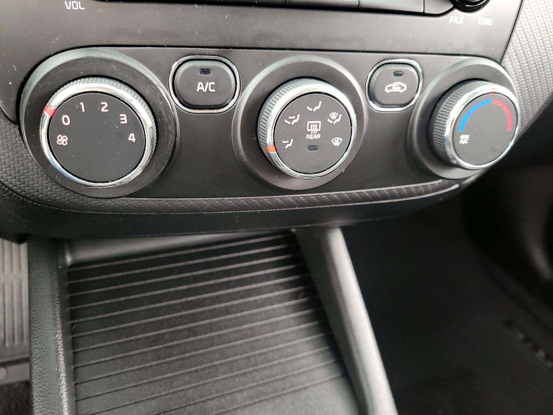Thumbnail: 2018 Kia Forte - 16