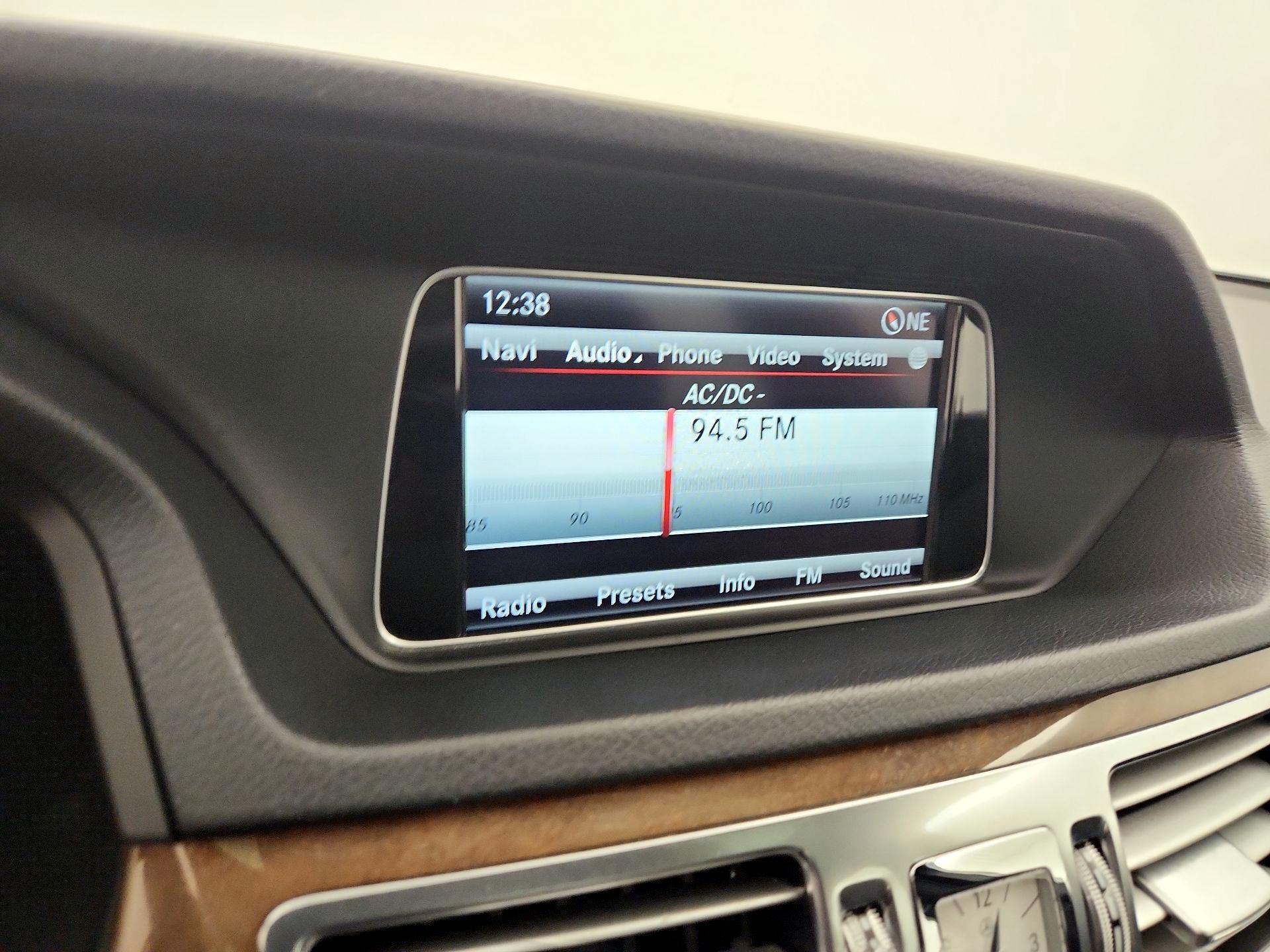 Thumbnail: 2014 Mercedes-Benz E-Class - 16