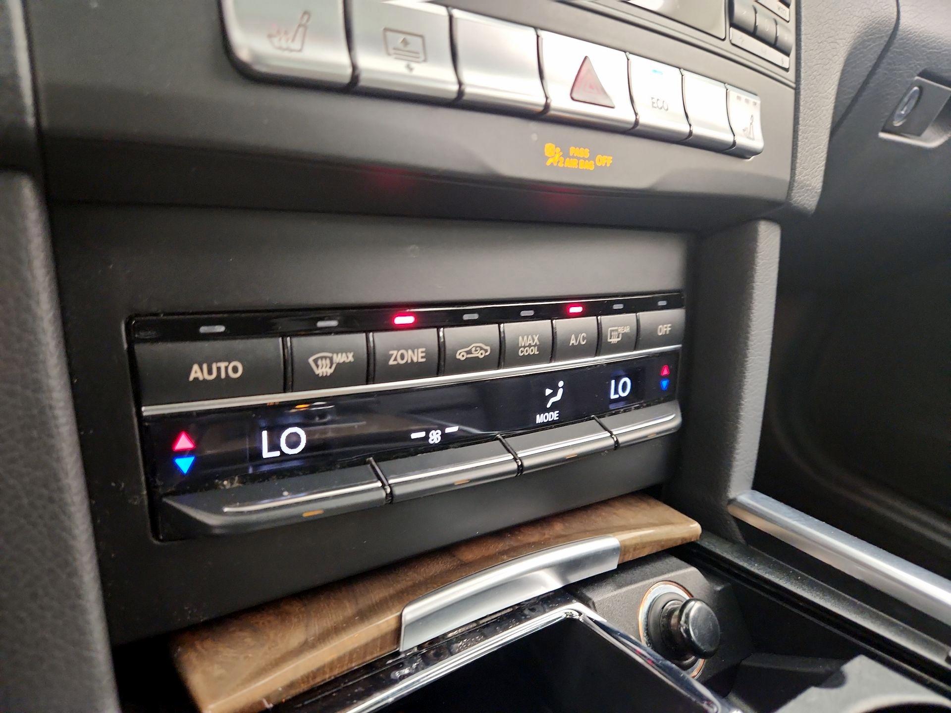 Thumbnail: 2014 Mercedes-Benz E-Class - 17