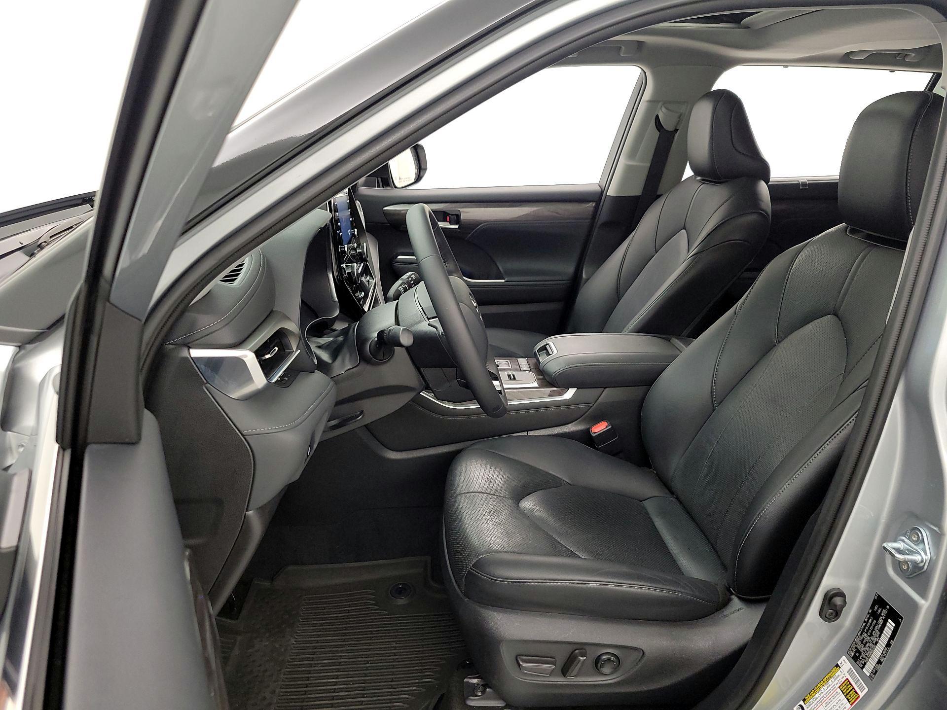 Thumbnail: 2021 Toyota Highlander - 11