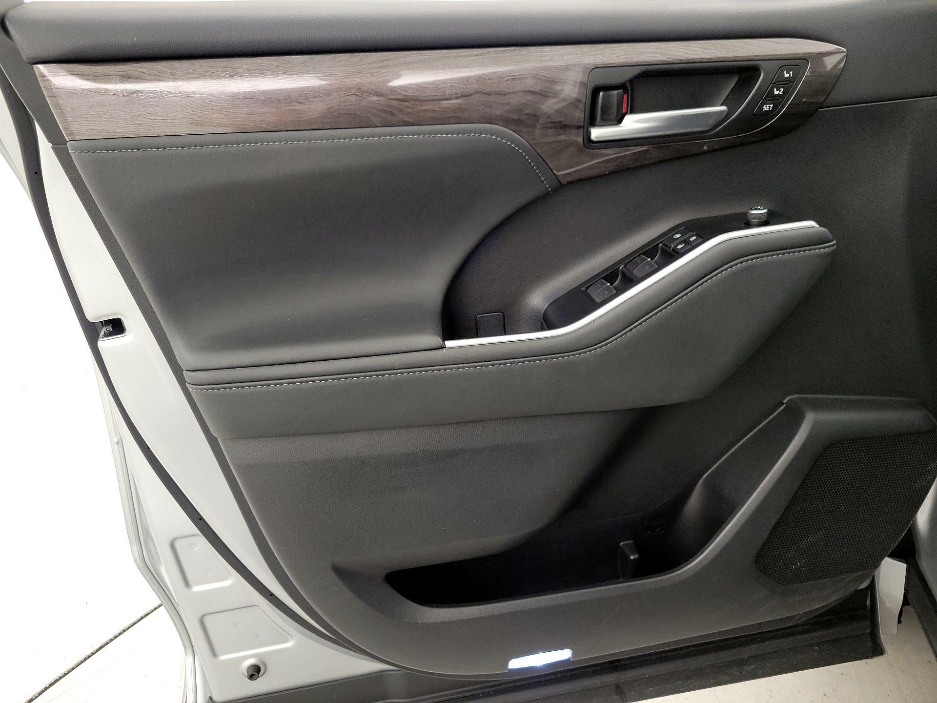 Thumbnail: 2021 Toyota Highlander - 12