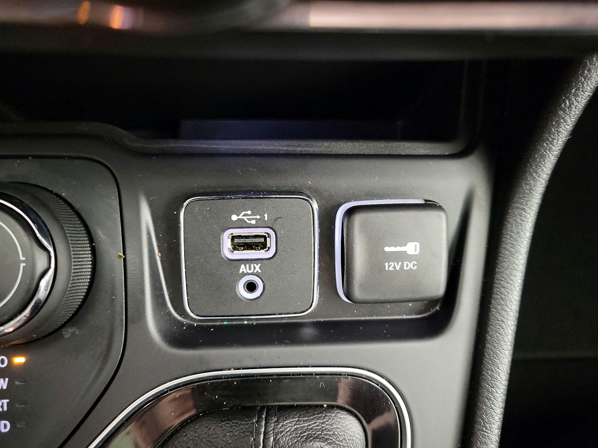 Thumbnail: 2019 Jeep Cherokee - 19