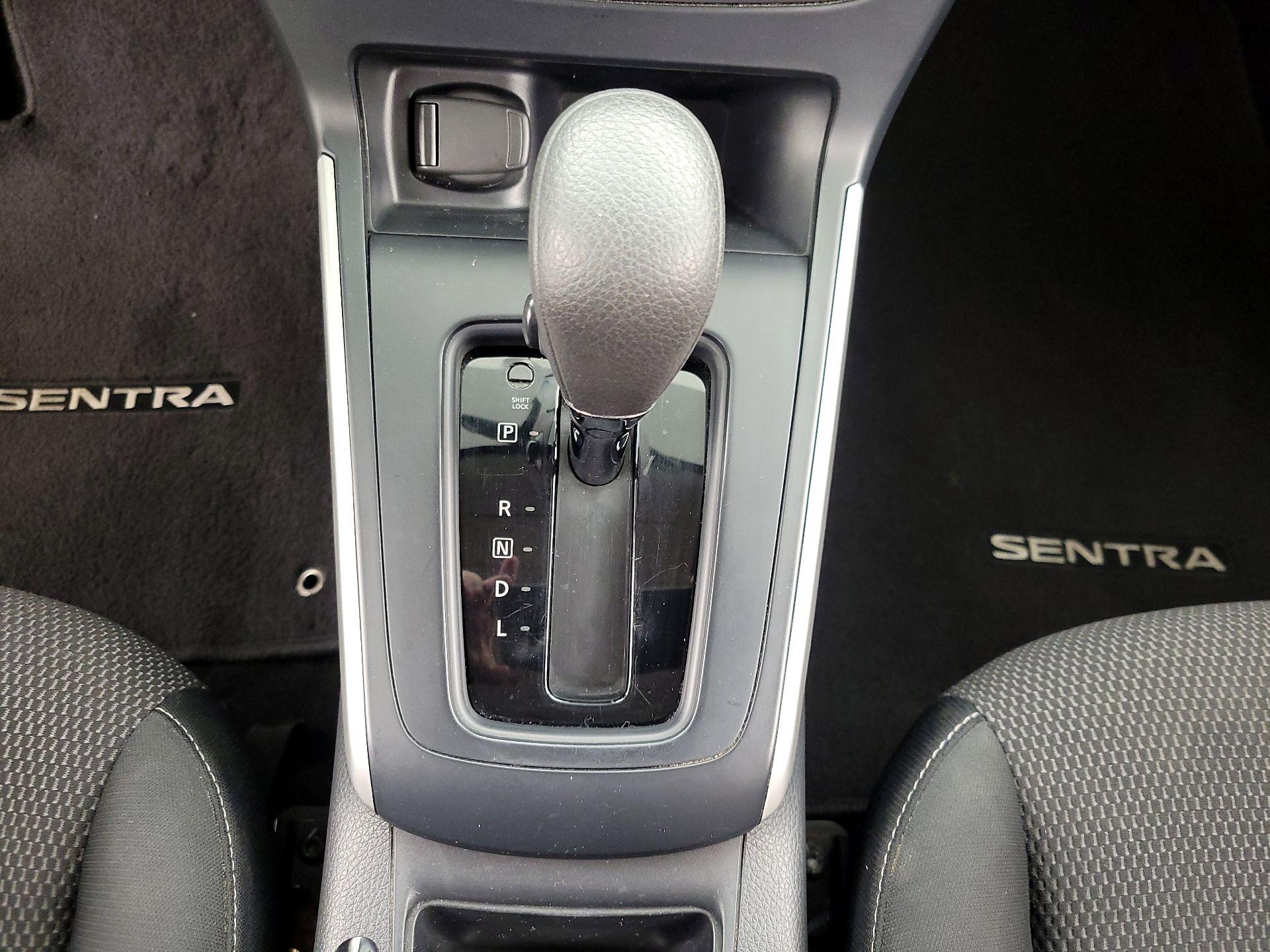Thumbnail: 2017 Nissan Sentra - 16