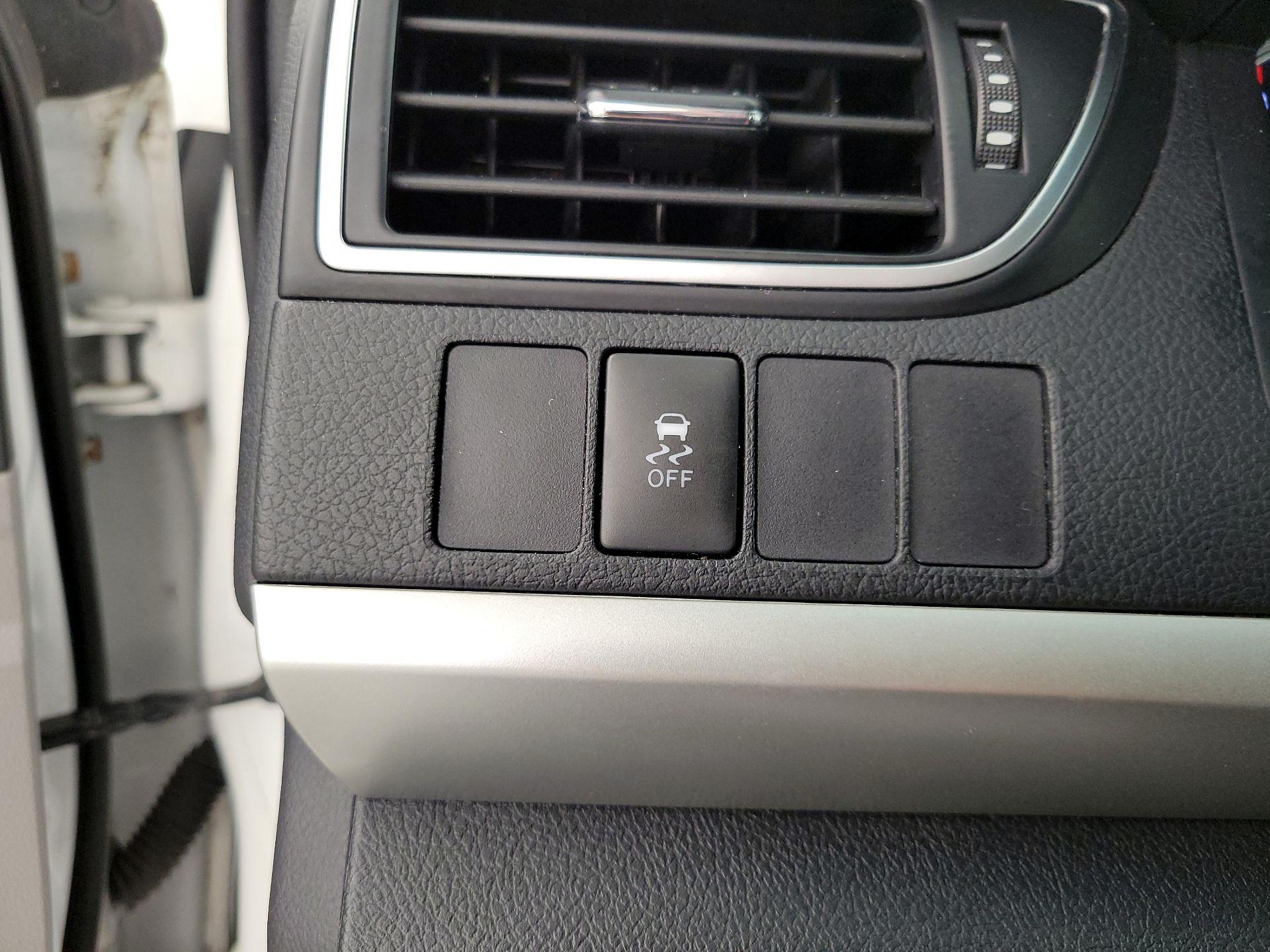Thumbnail: 2015 Toyota Camry - 13