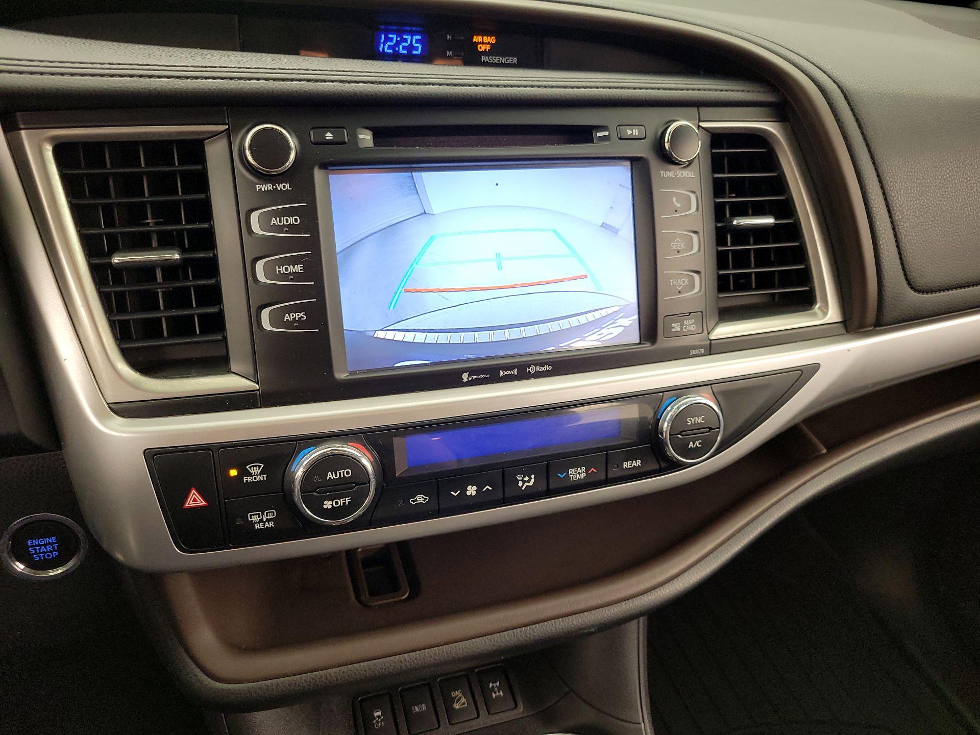 Thumbnail: 2018 Toyota Highlander - 15