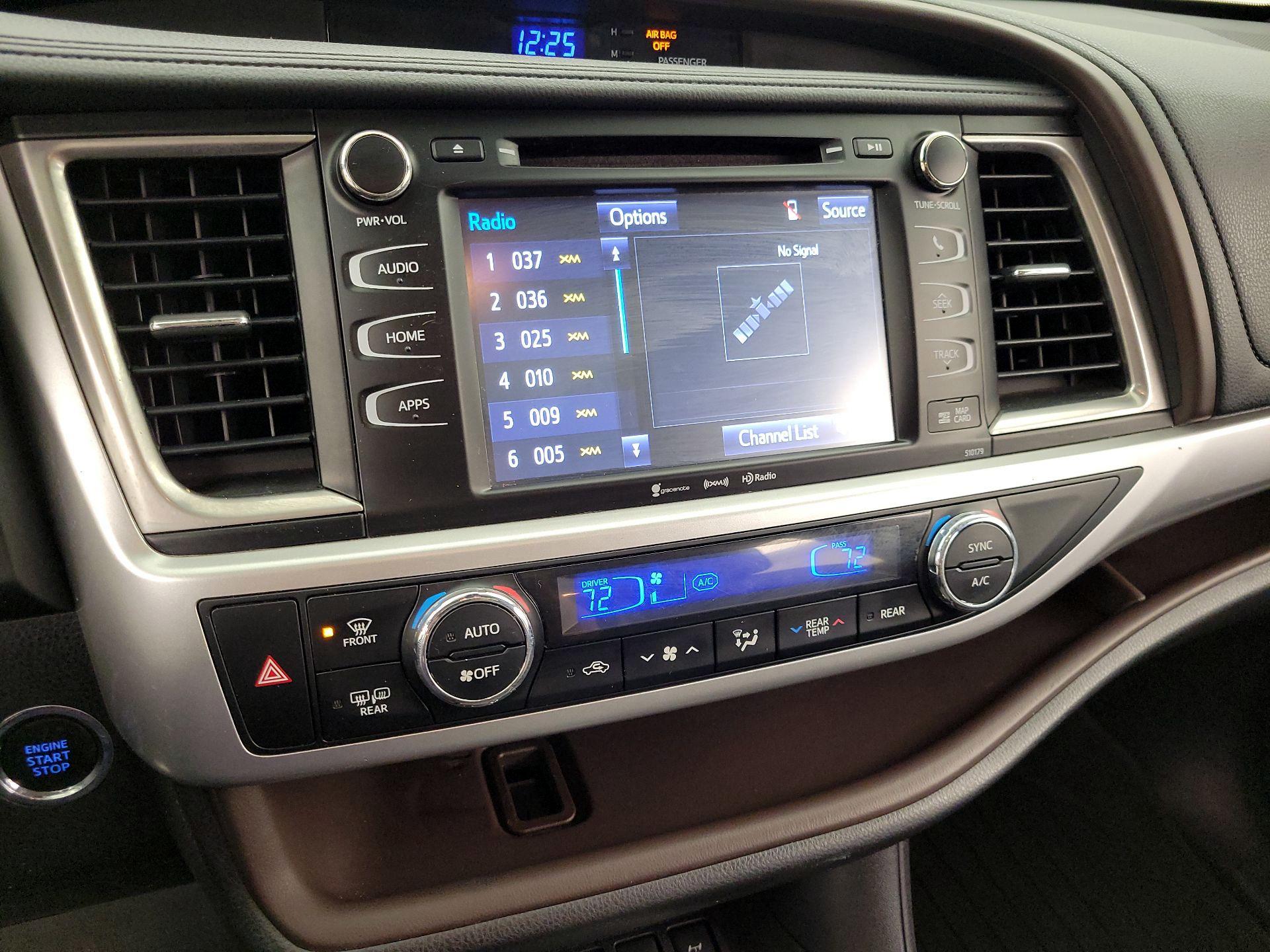 Thumbnail: 2018 Toyota Highlander - 16