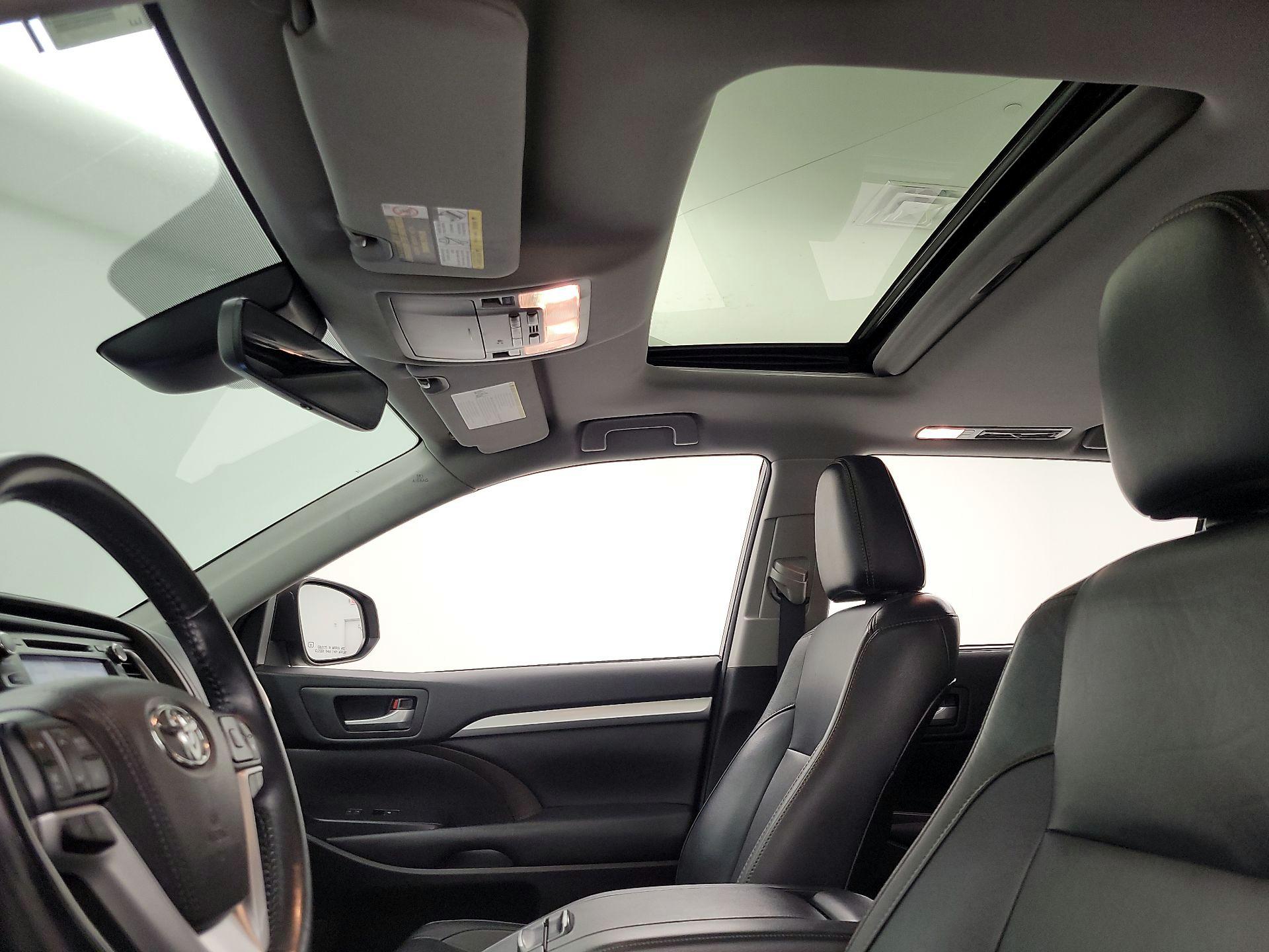 Thumbnail: 2018 Toyota Highlander - 20