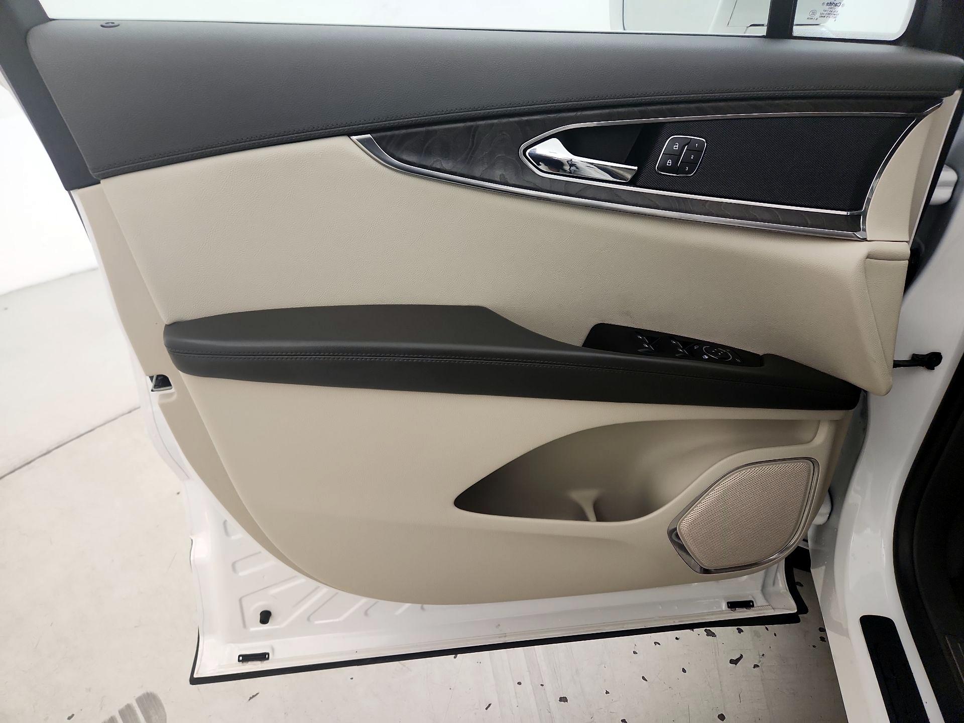 Thumbnail: 2019 Lincoln Nautilus - 12
