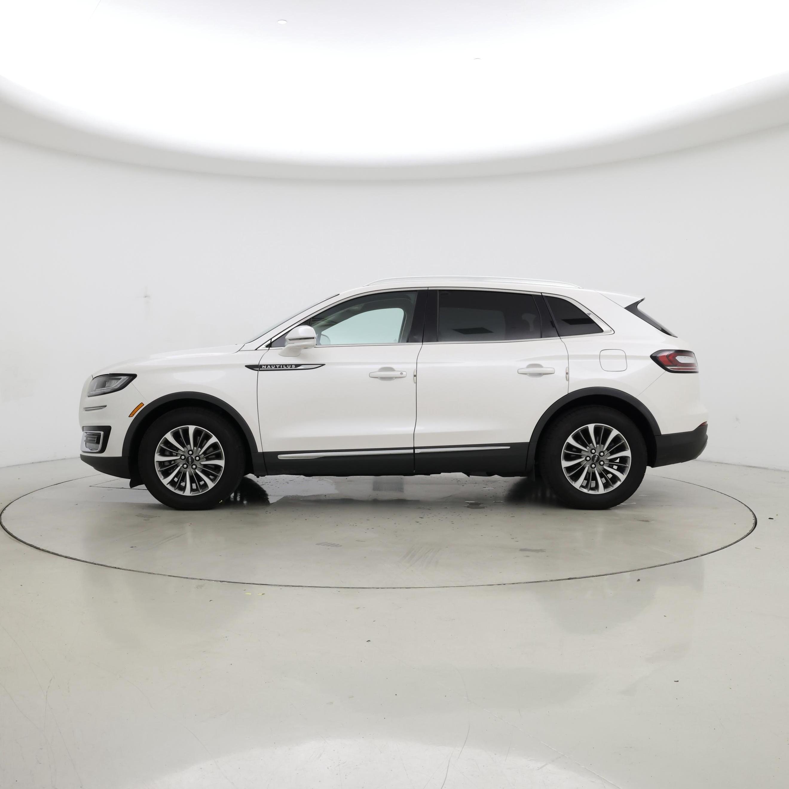 Thumbnail: 2019 Lincoln Nautilus - 3