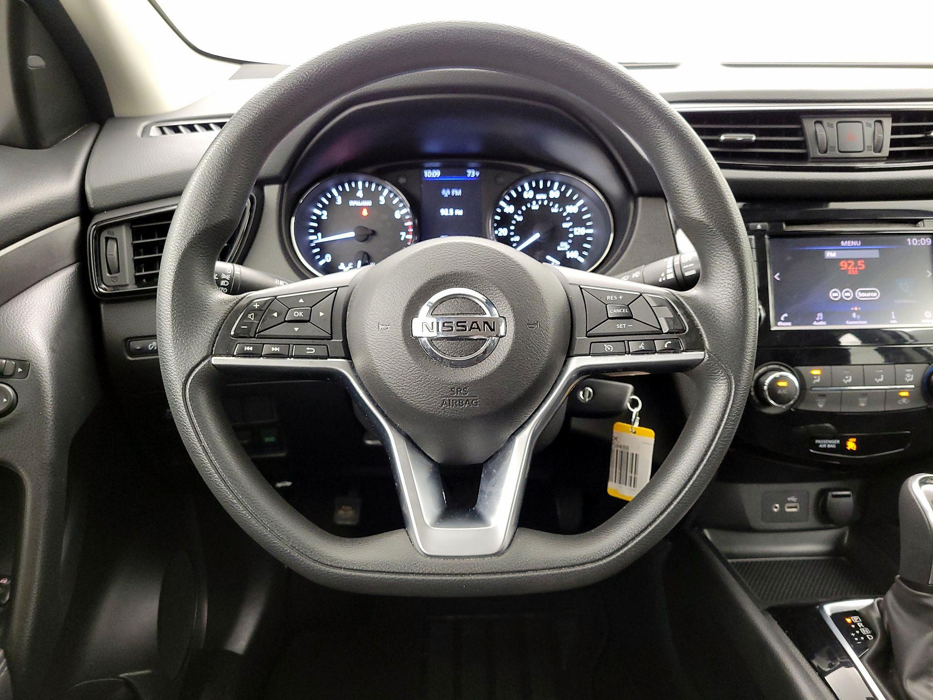 Thumbnail: 2020 Nissan Rogue Sport - 10