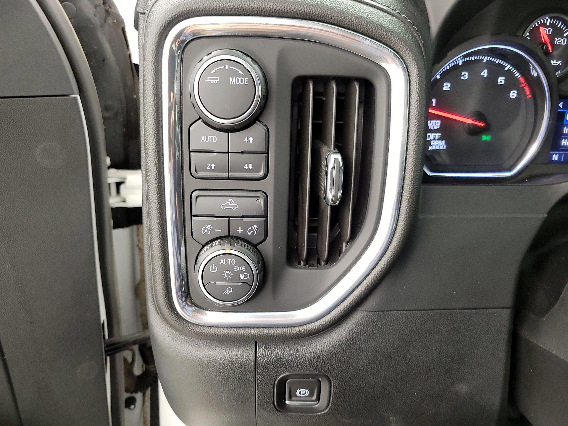 Thumbnail: 2020 Chevrolet Silverado 1500 - 13
