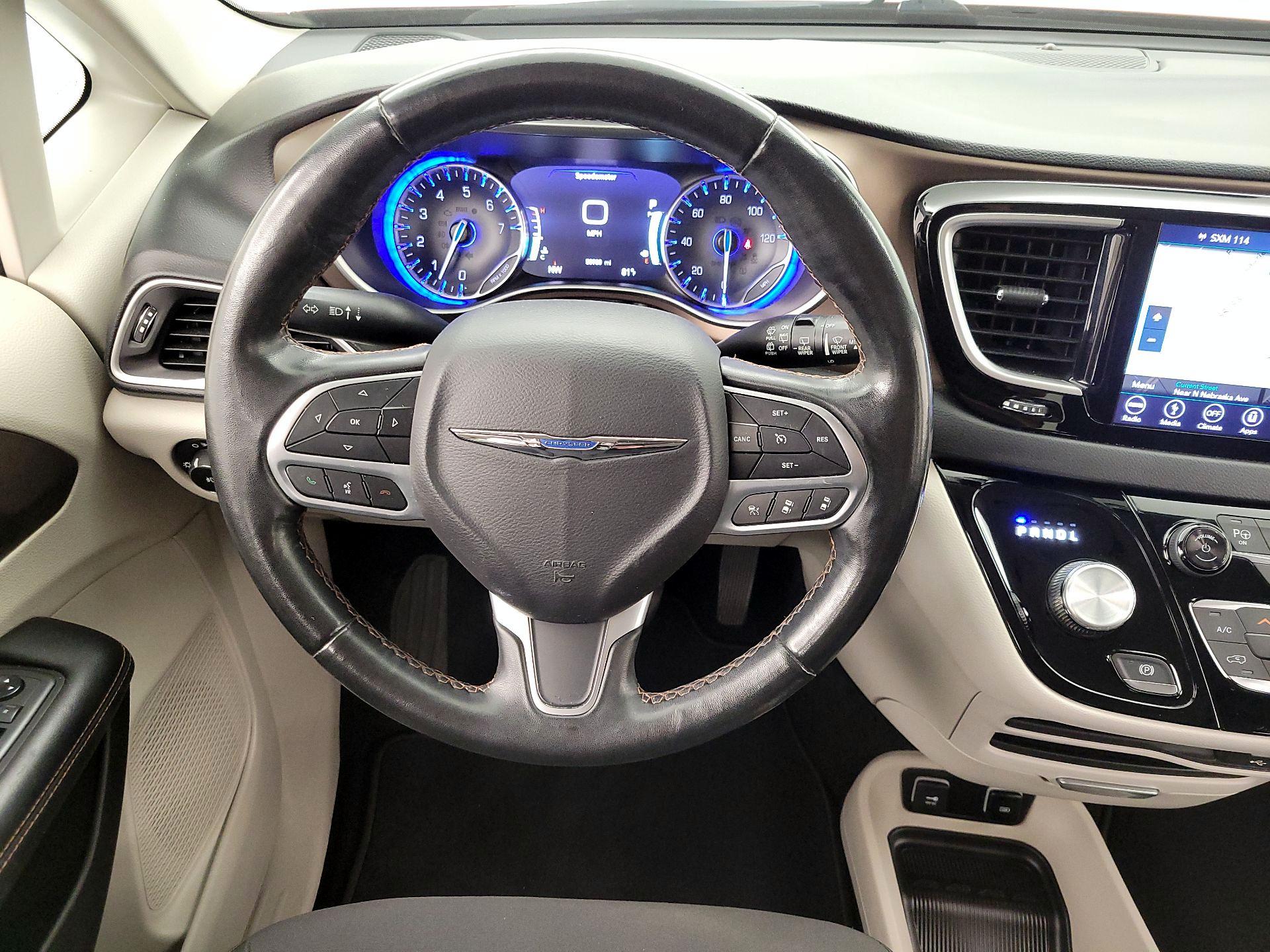 Thumbnail: 2019 Chrysler Pacifica - 10