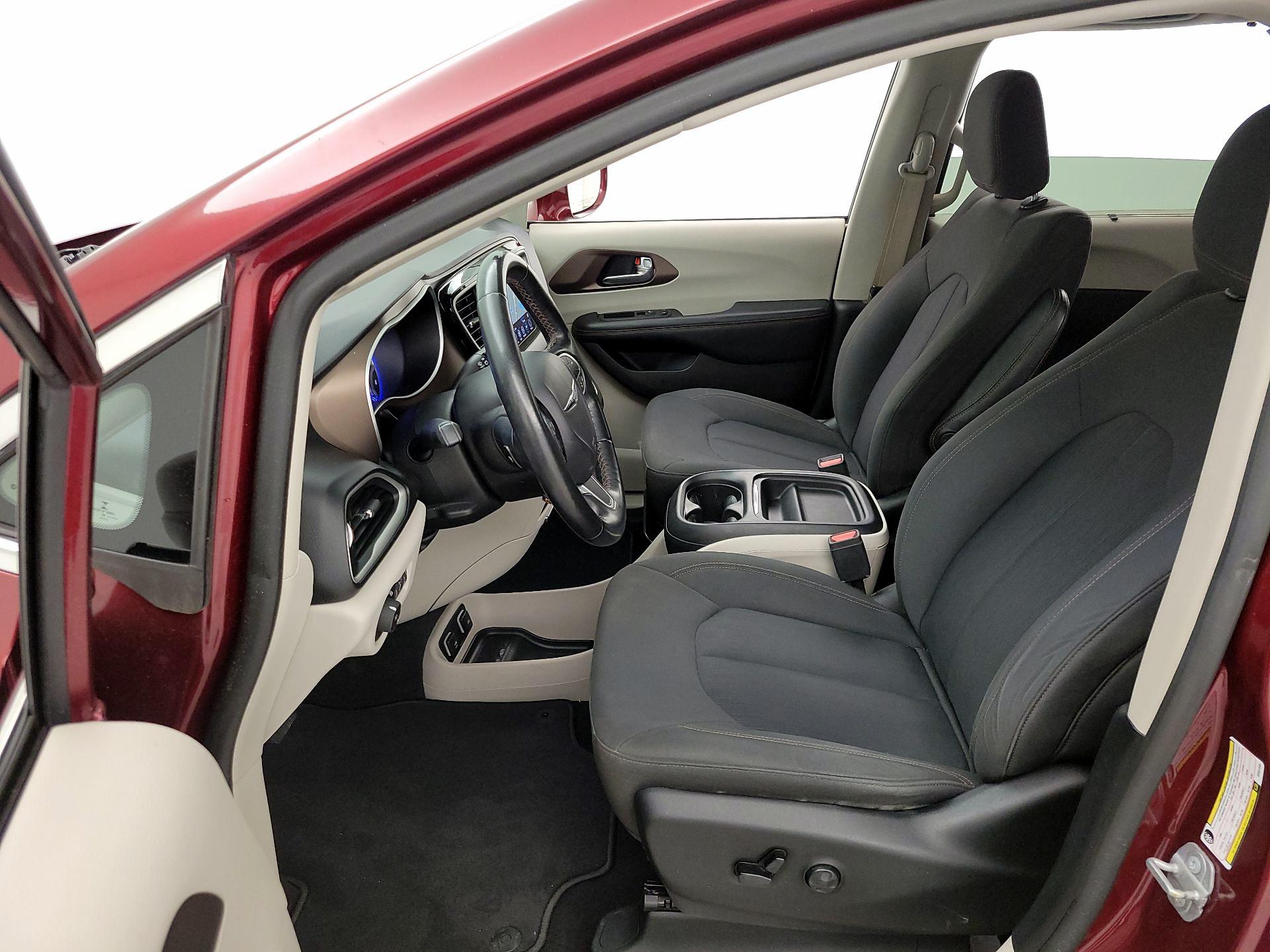 Thumbnail: 2019 Chrysler Pacifica - 11