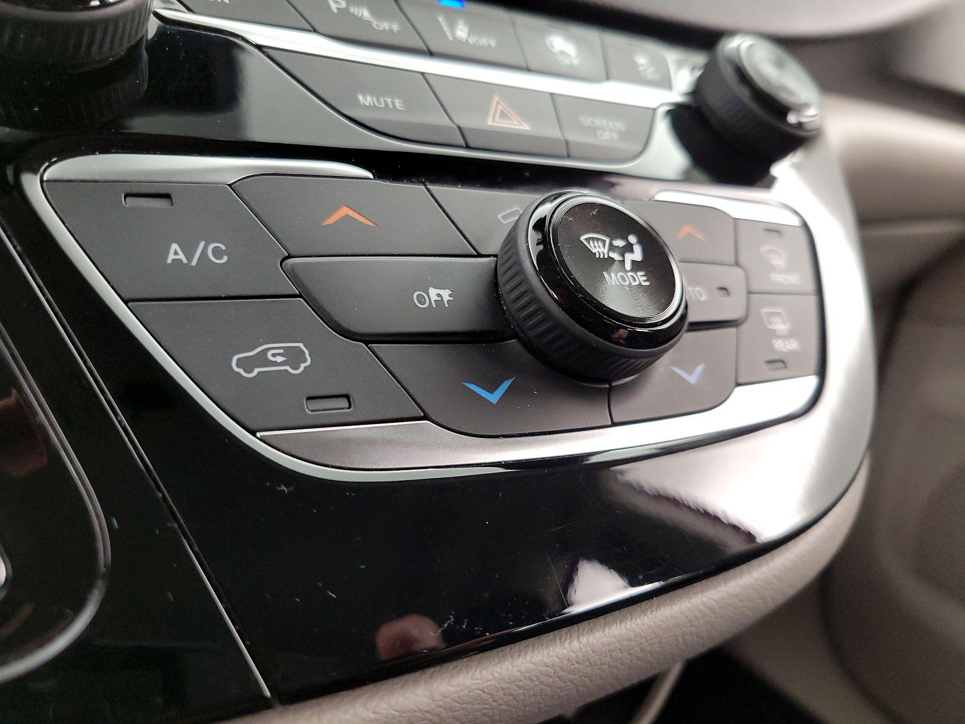 Thumbnail: 2019 Chrysler Pacifica - 17