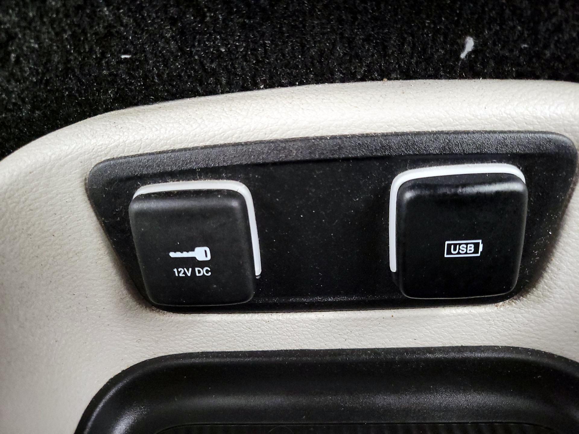 Thumbnail: 2019 Chrysler Pacifica - 19