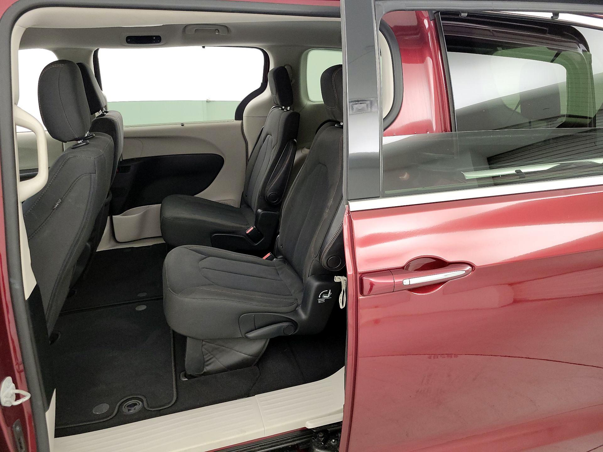 Thumbnail: 2019 Chrysler Pacifica - 20