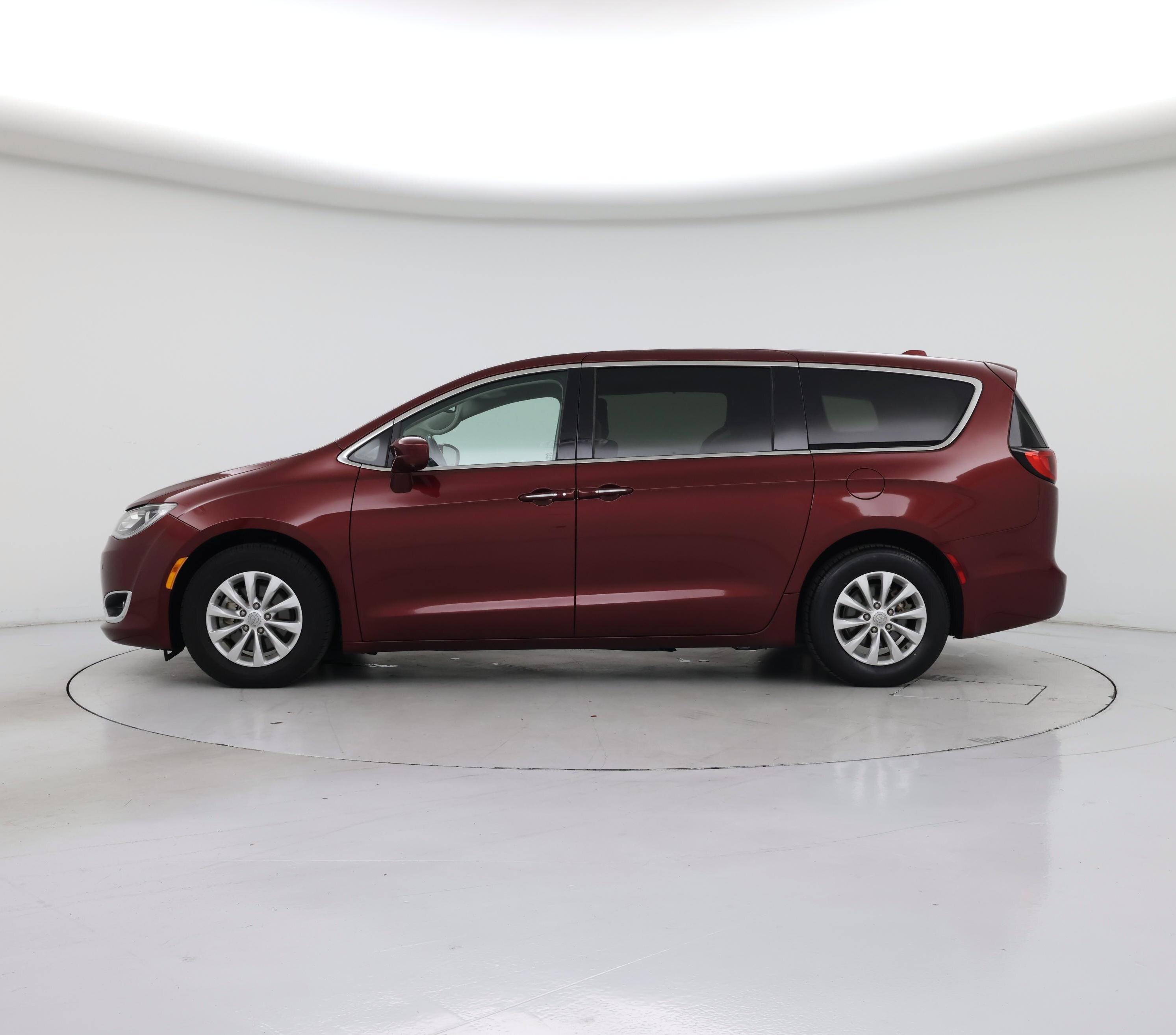 Thumbnail: 2019 Chrysler Pacifica - 3