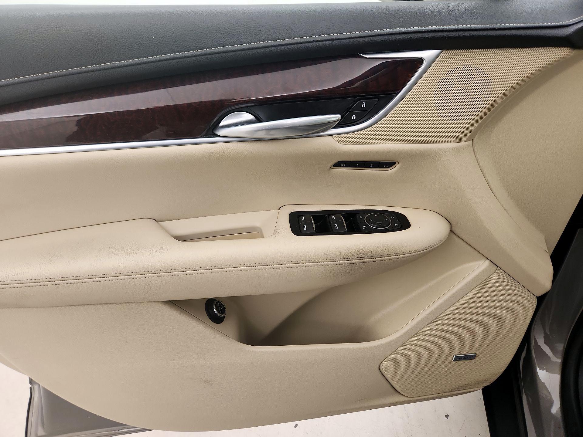 Thumbnail: 2018 Cadillac XT5 - 12