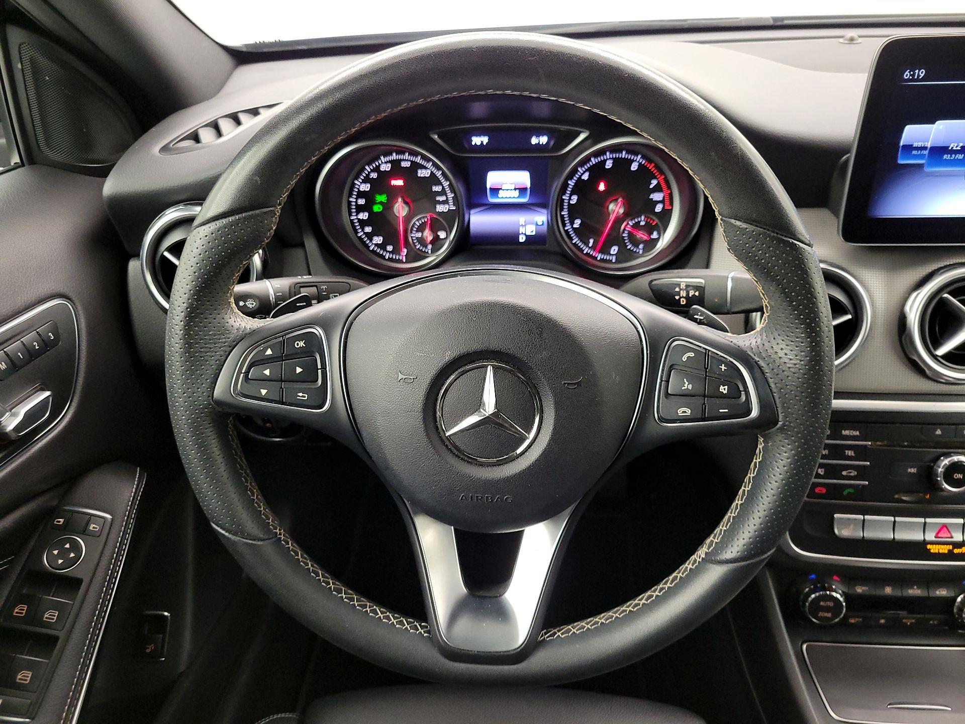Thumbnail: 2018 Mercedes-Benz GLA - 10