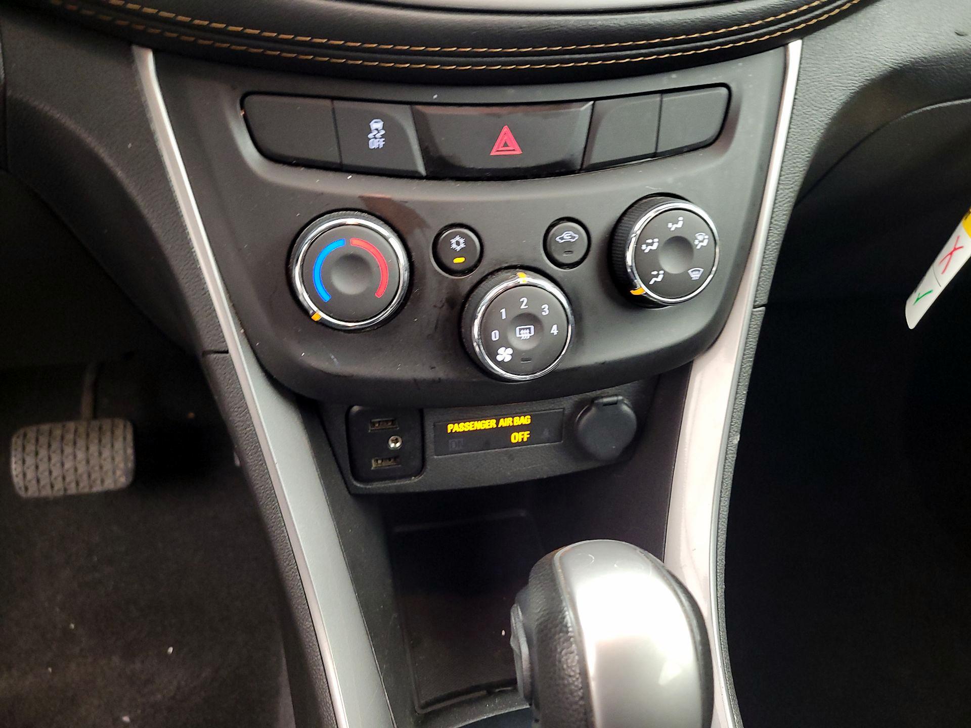 Thumbnail: 2022 Chevrolet Trax - 16