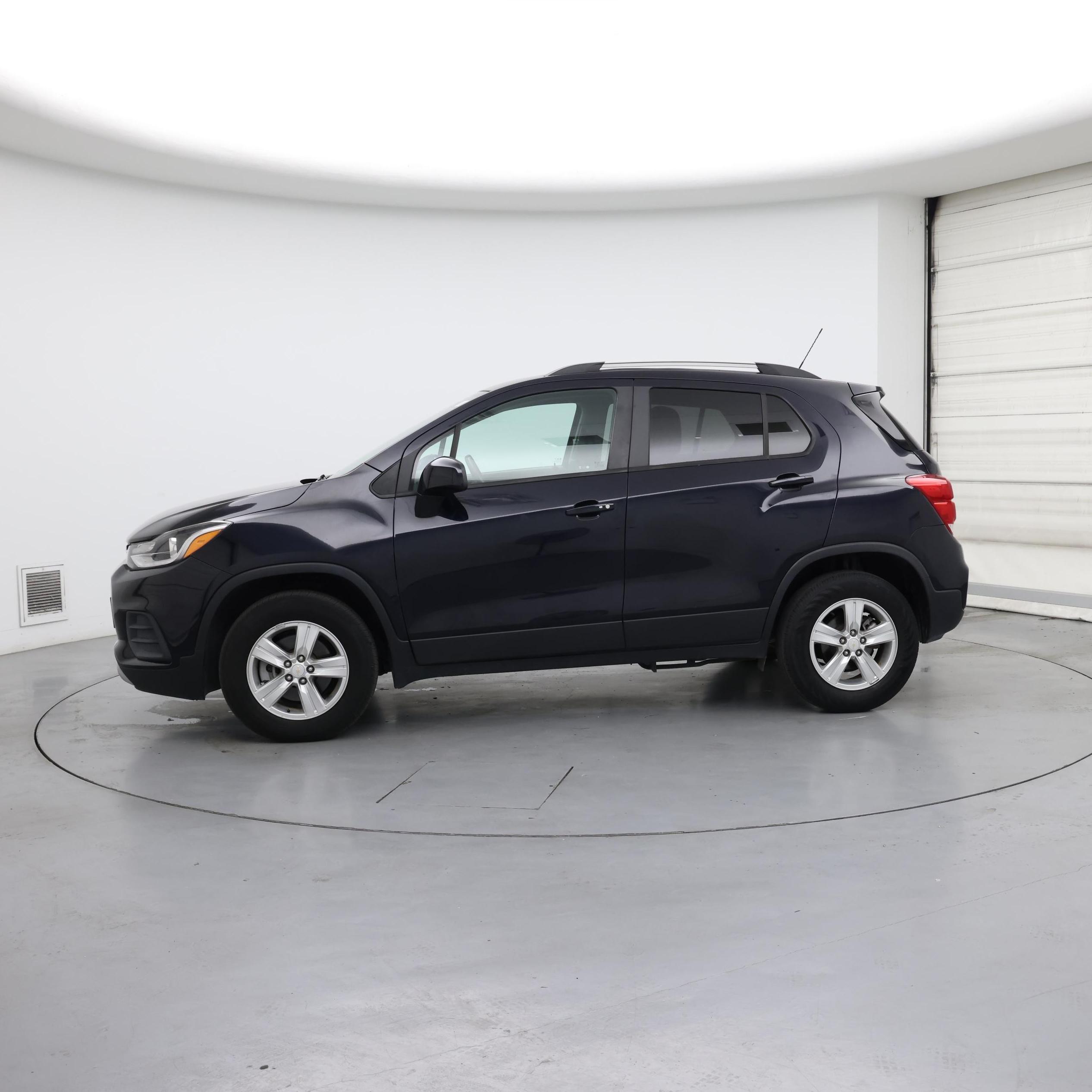 Thumbnail: 2022 Chevrolet Trax - 3
