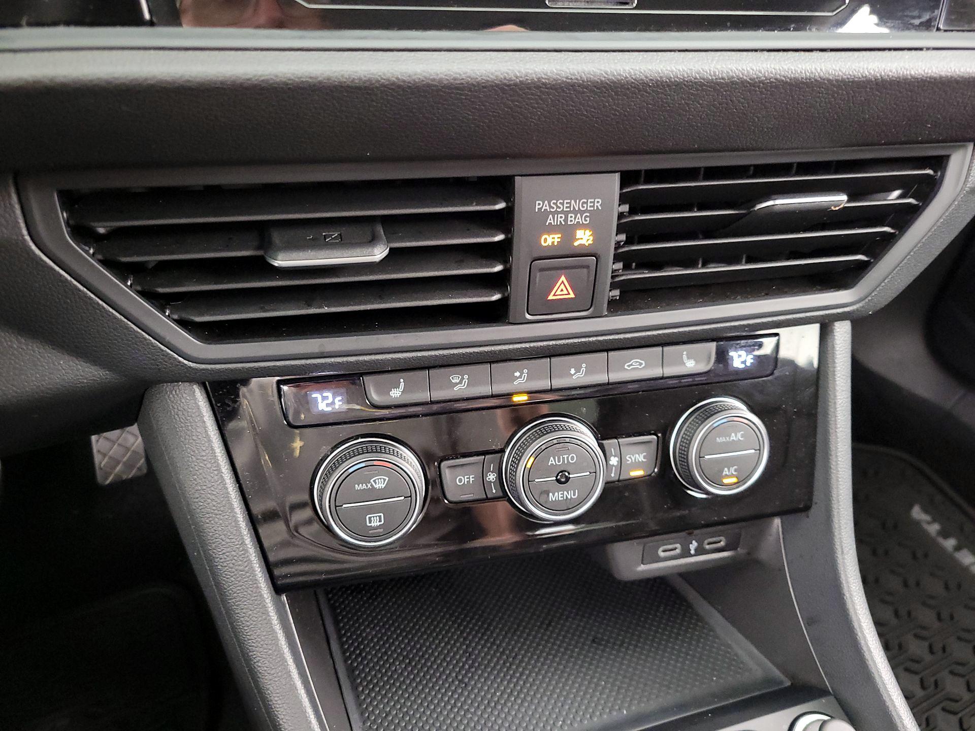 Thumbnail: 2023 Volkswagen Jetta - 16