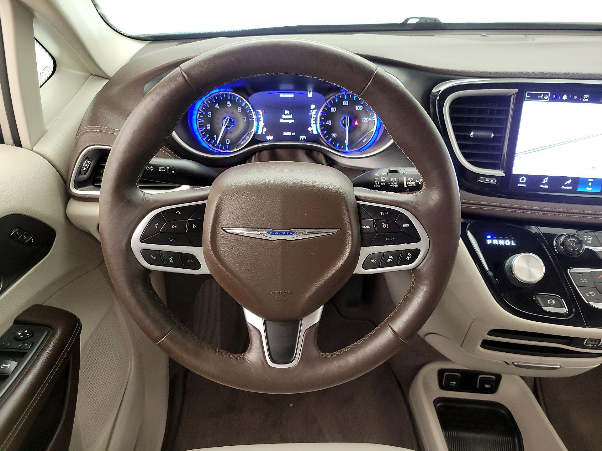 Thumbnail: 2021 Chrysler Pacifica - 10